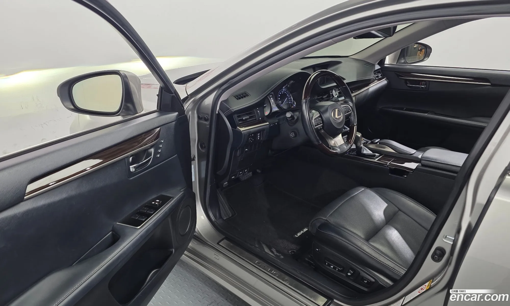 Lexus ES300h 2018 JTHBW1GG4J2180507 — 10