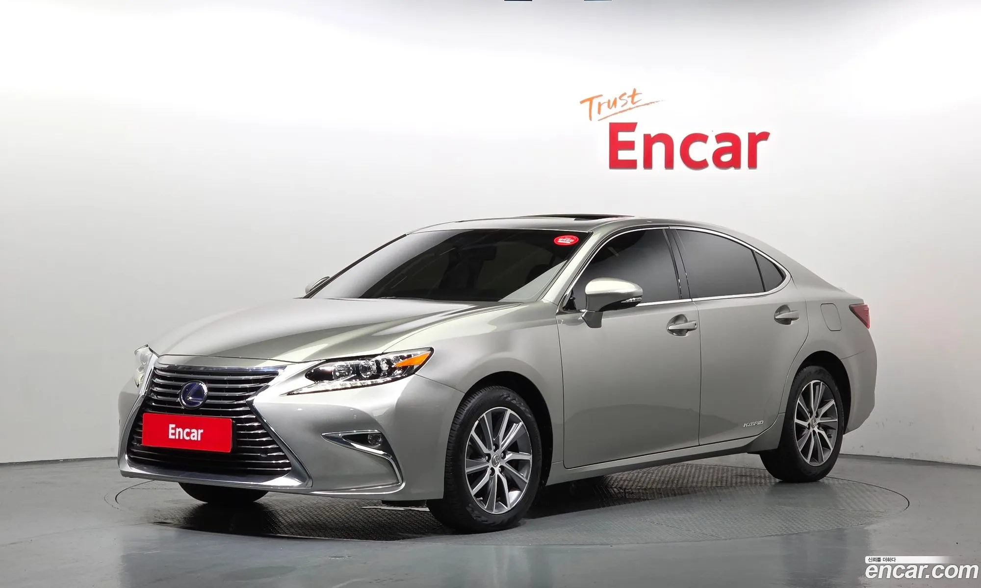 Lexus ES300h 2018 JTHBW1GG4J2180507 — 32