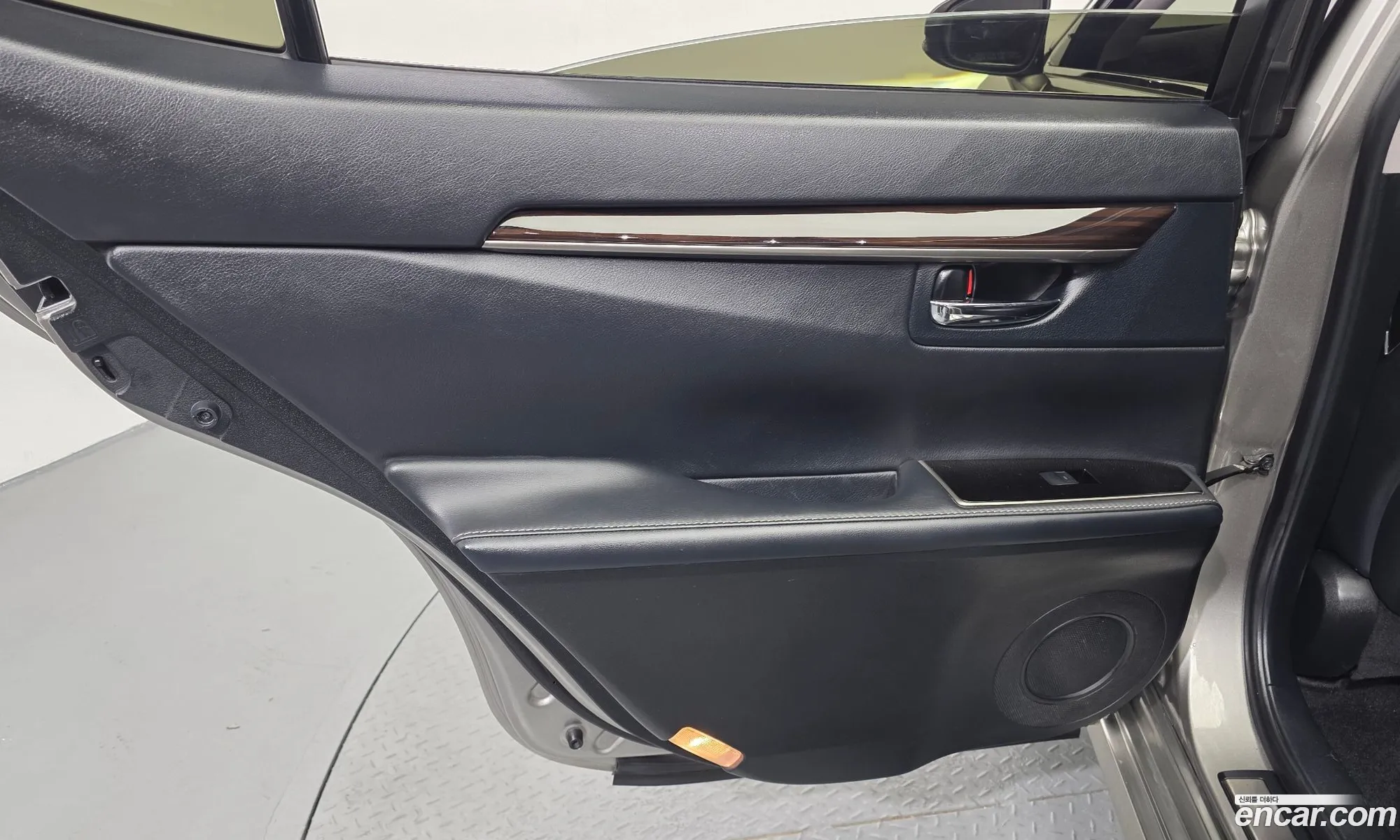 Lexus ES300h 2018 JTHBW1GG4J2180507 — 24