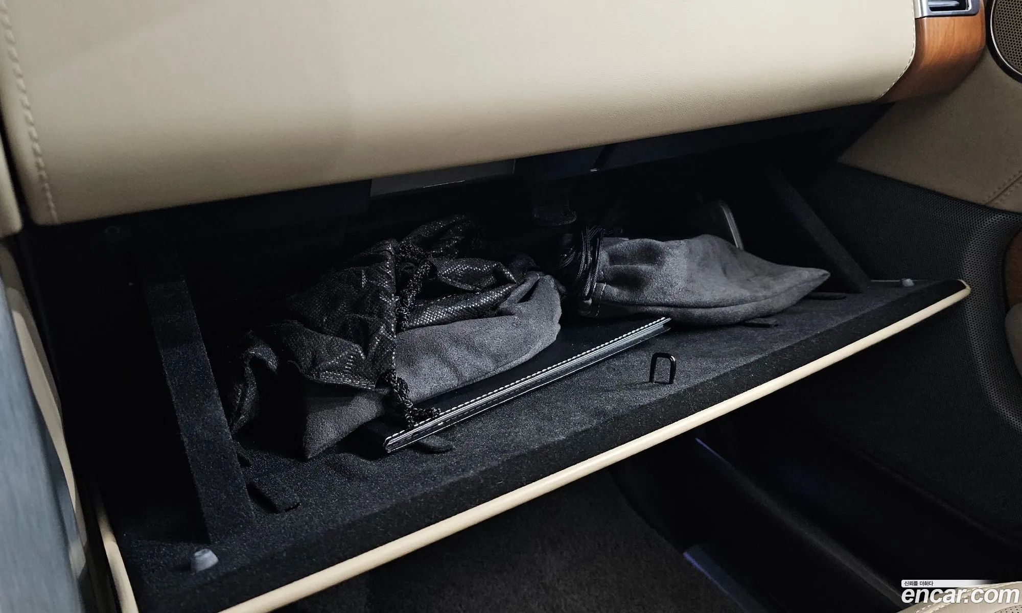 Land Rover Range Rover 2019 SALGA3BE9KA534674 — 39