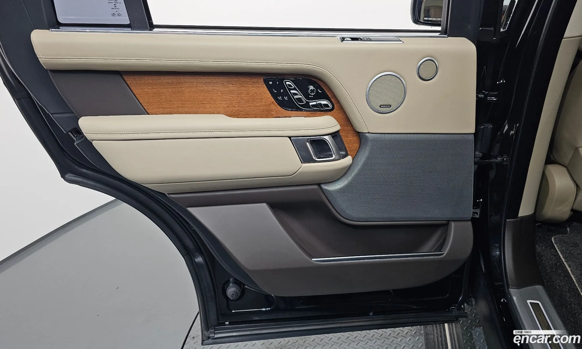 Land Rover Range Rover 2019 SALGA3BE9KA534674 — 15