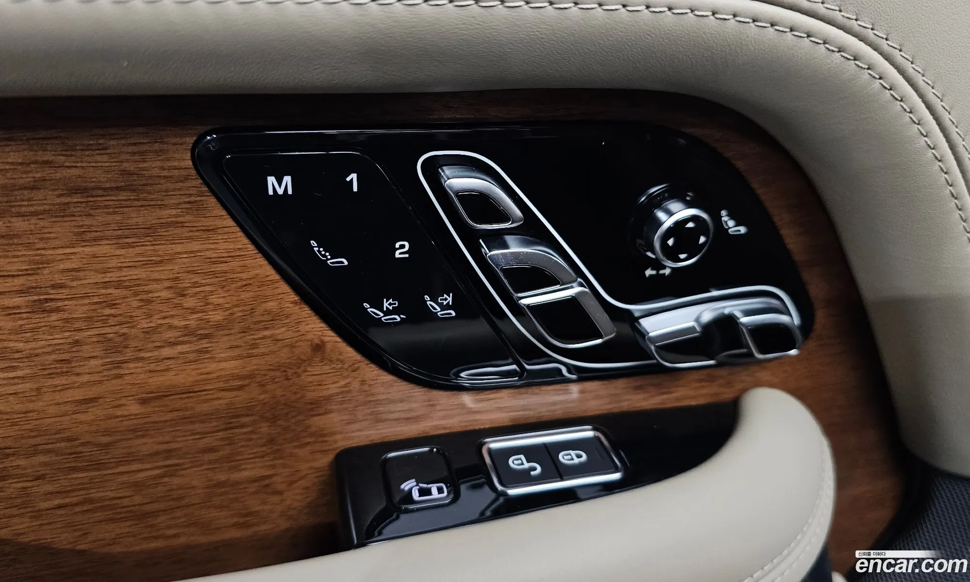 Land Rover Range Rover 2019 SALGA3BE9KA534674 — 42