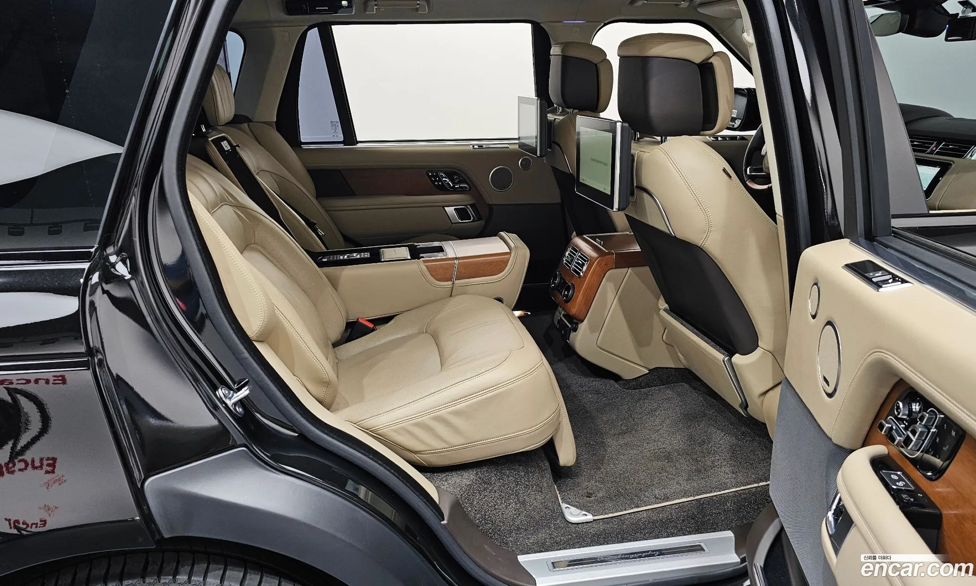 Land Rover Range Rover 2019 SALGA3BE9KA534674 — 40