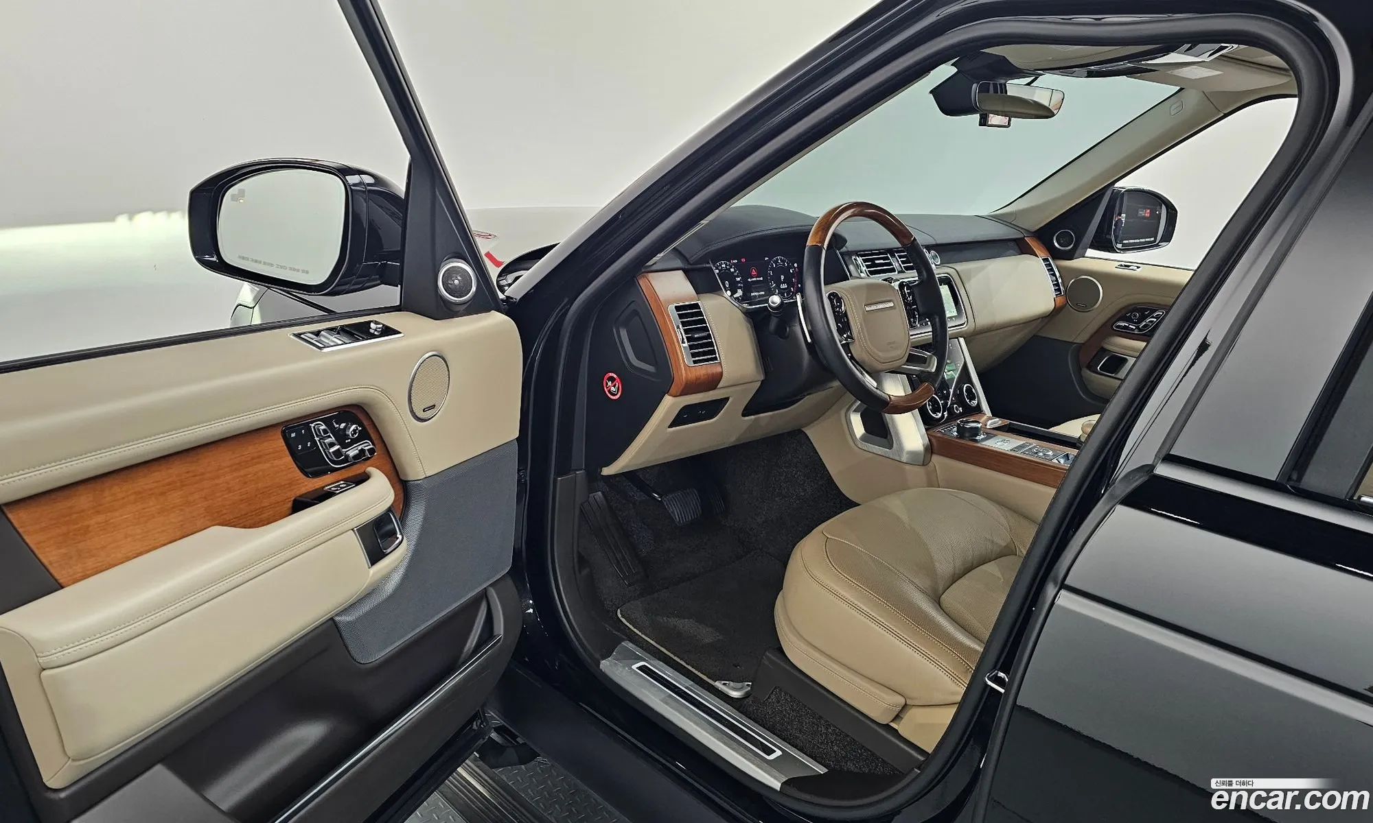 Land Rover Range Rover 2019 SALGA3BE9KA534674 — 32
