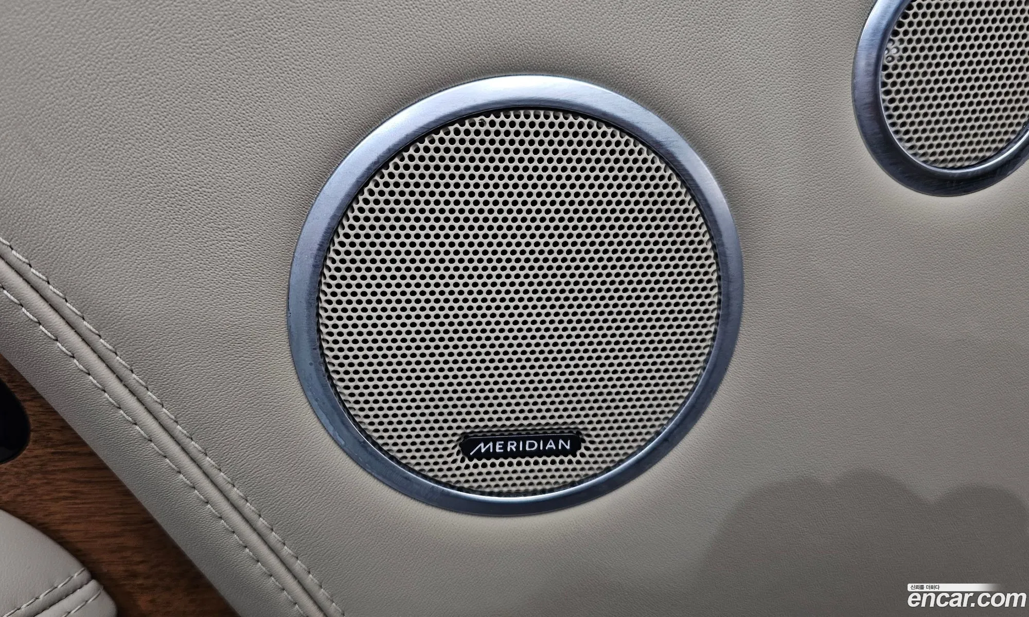 Land Rover Range Rover 2019 SALGA3BE9KA534674 — 14