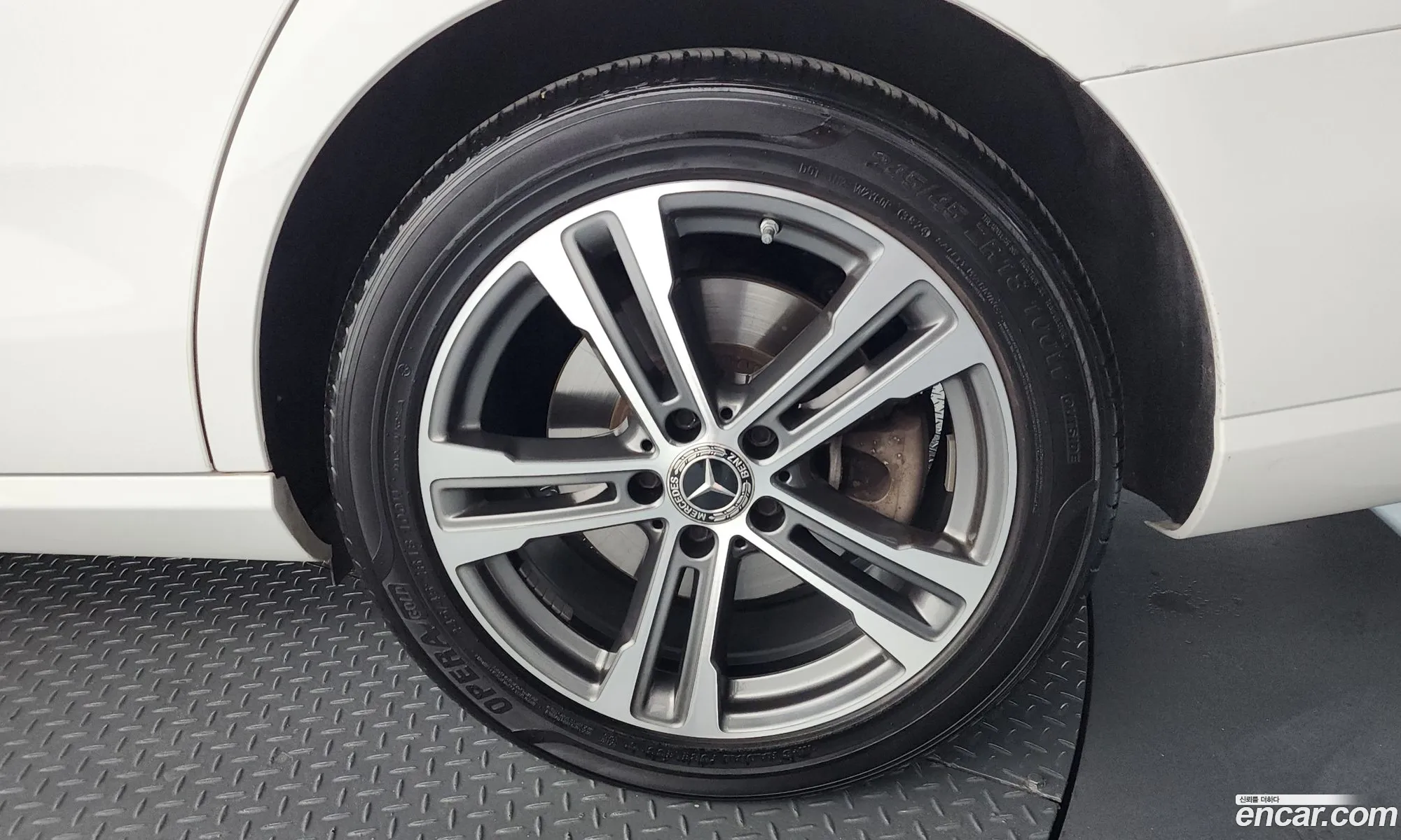 Mercedes-Benz E-Class W213 2022 — 30