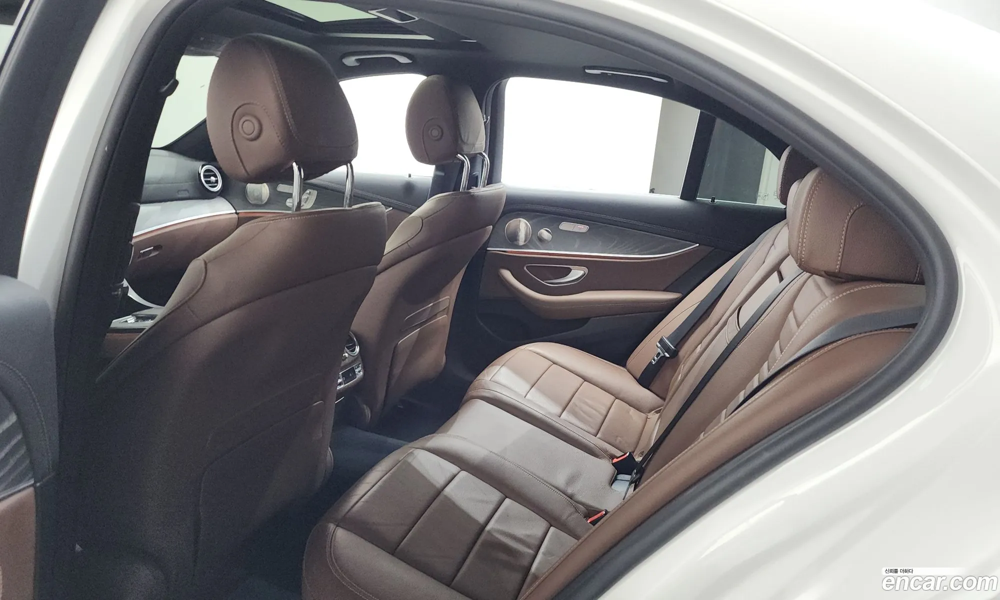 Mercedes-Benz E-Class W213 2022 — 32