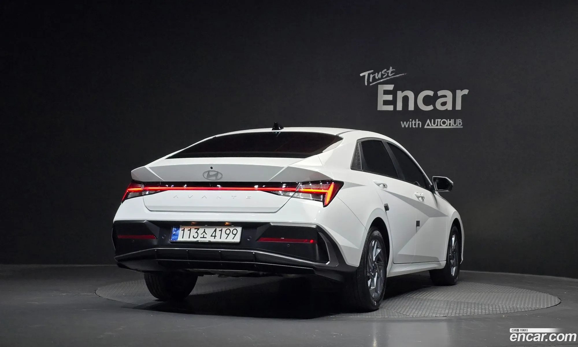 Hyundai Elantra 2023 — 4