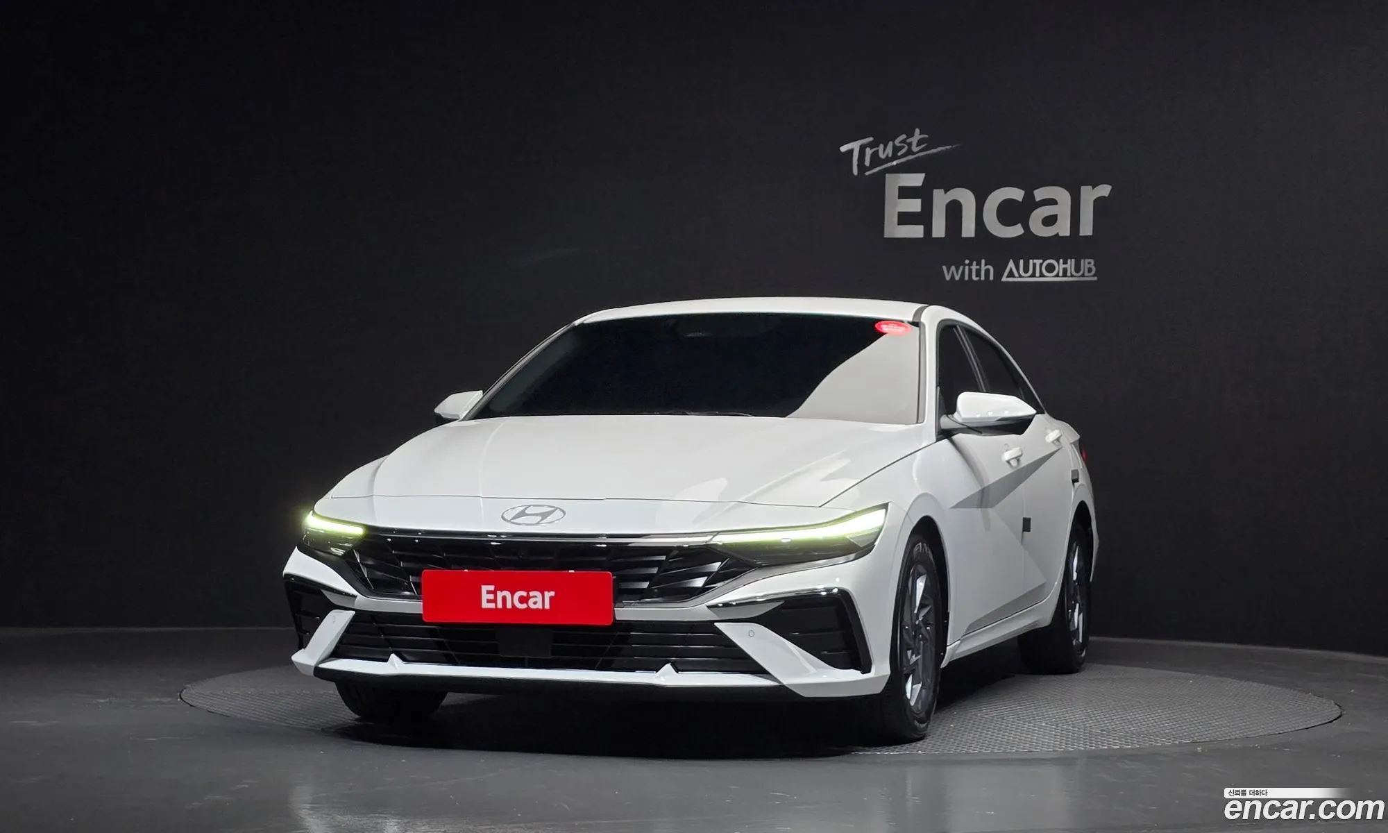 Hyundai Elantra 2023 — 3