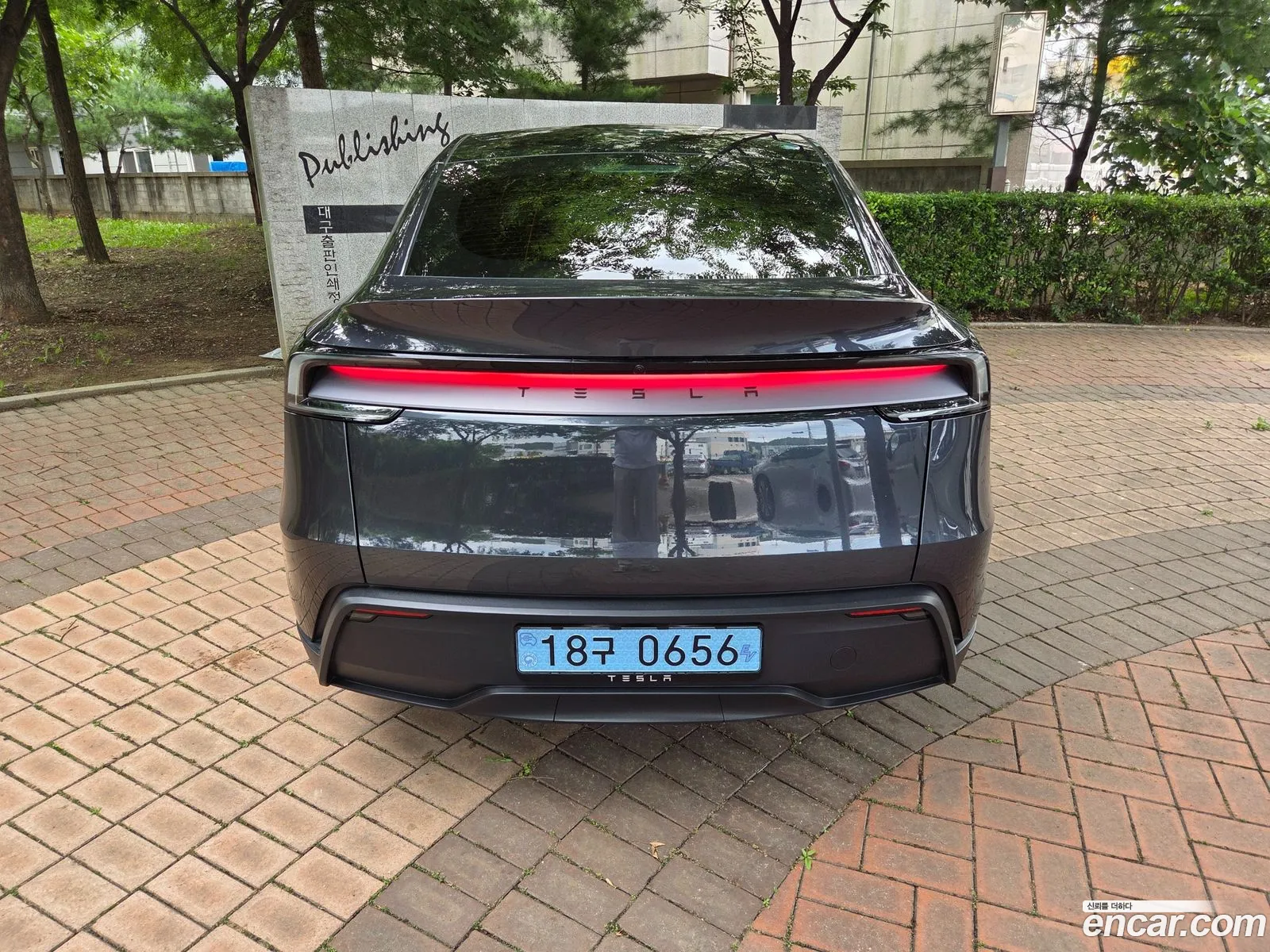 Tesla Model Y 2025 — 6