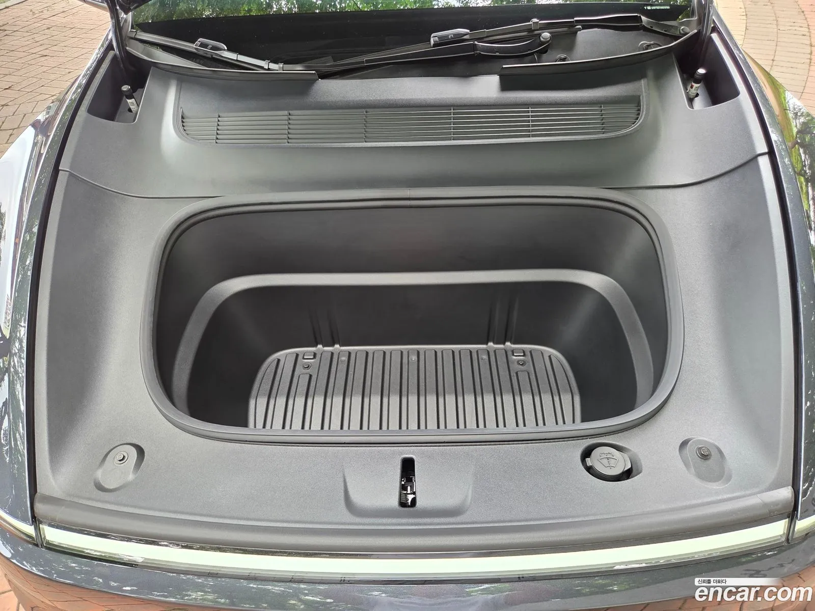 Tesla Model Y 2025 — 11