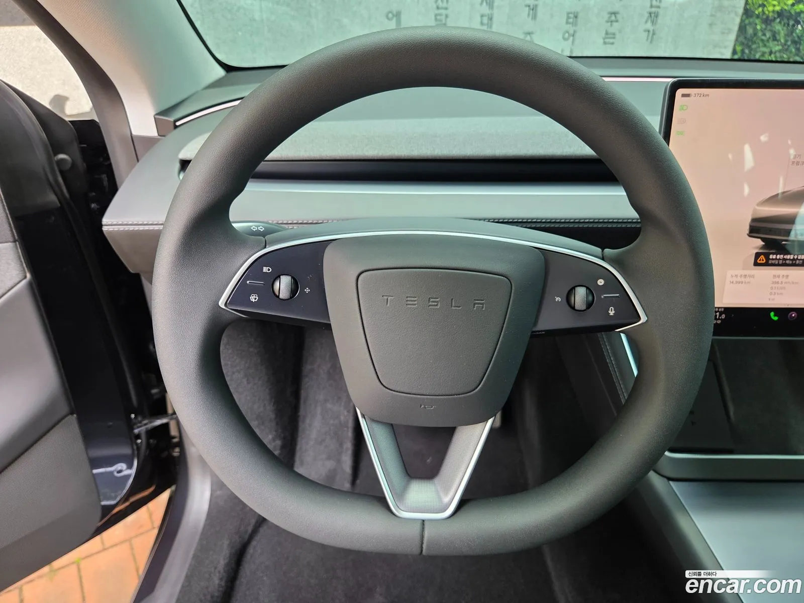 Tesla Model Y 2025 — 18