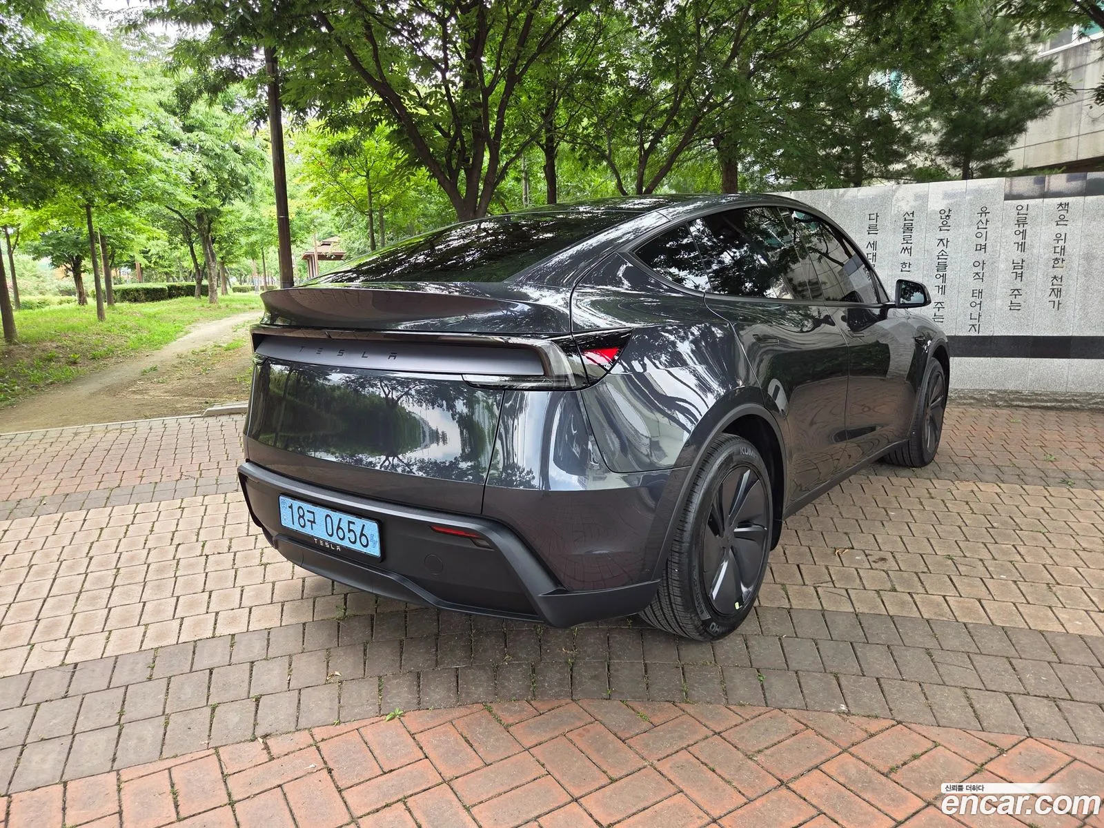 Tesla Model Y 2025 — 15