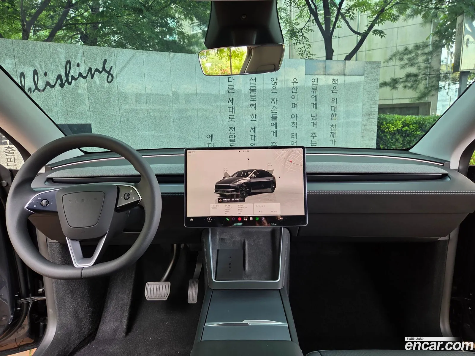 Tesla Model Y 2025 — 13