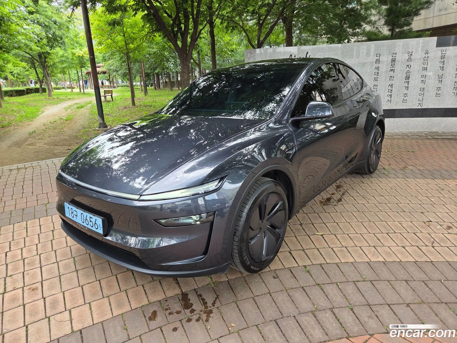 Tesla Model Y 2025 — 16
