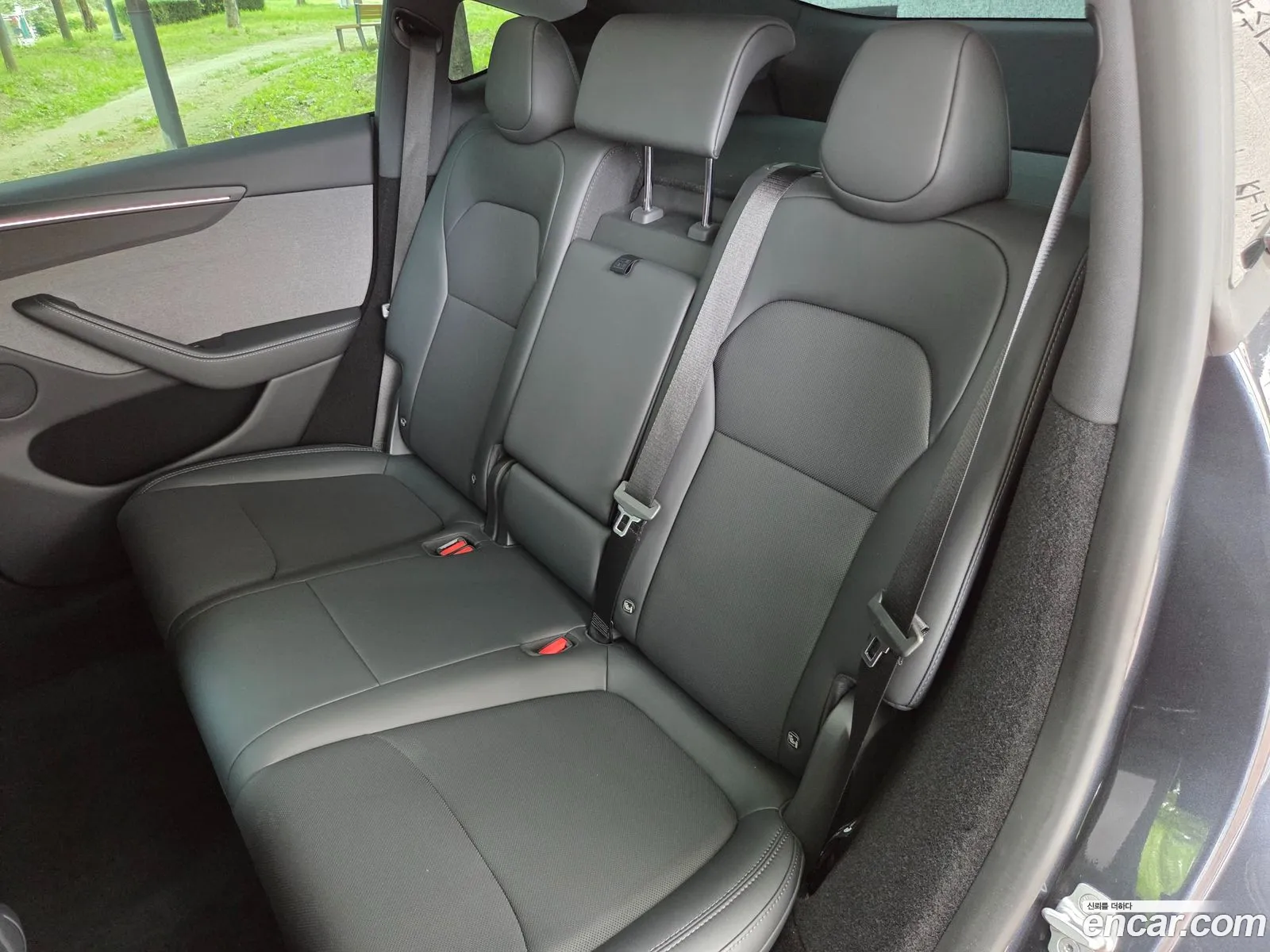 Tesla Model Y 2025 — 2