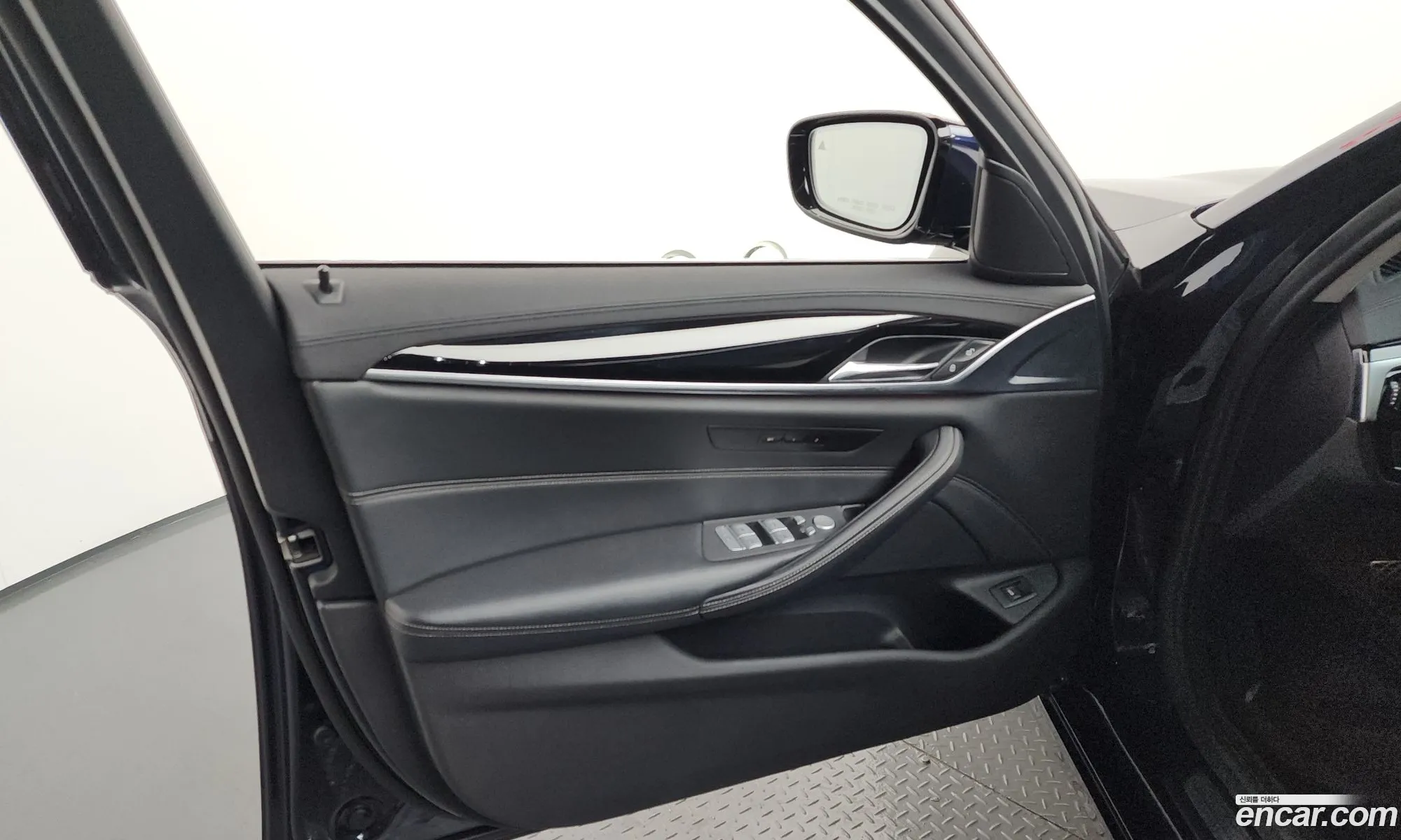 BMW 5 Series 2019 WBAJD3107KB318193 — 17