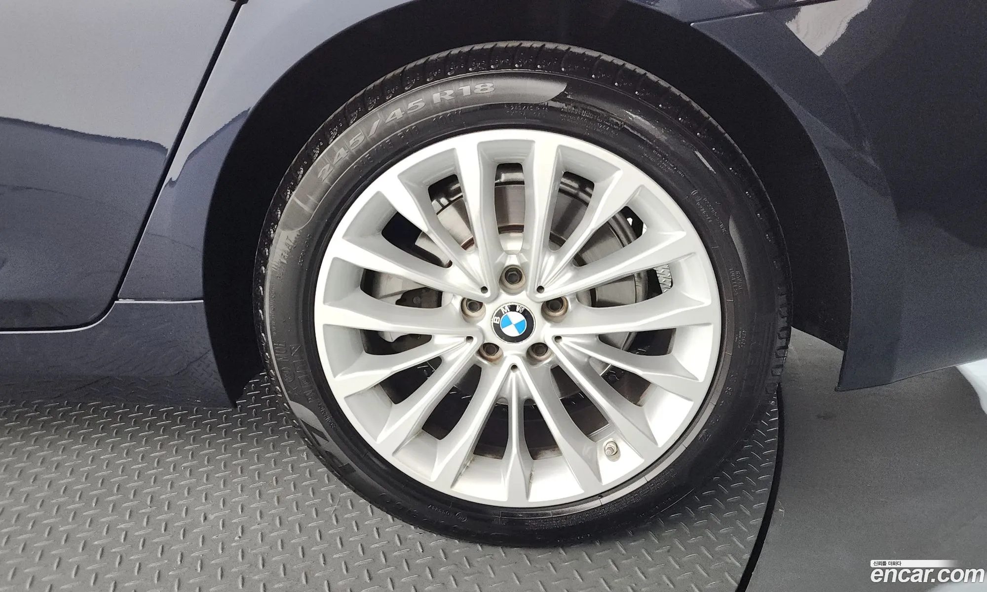BMW 5 Series 2019 WBAJD3107KB318193 — 24