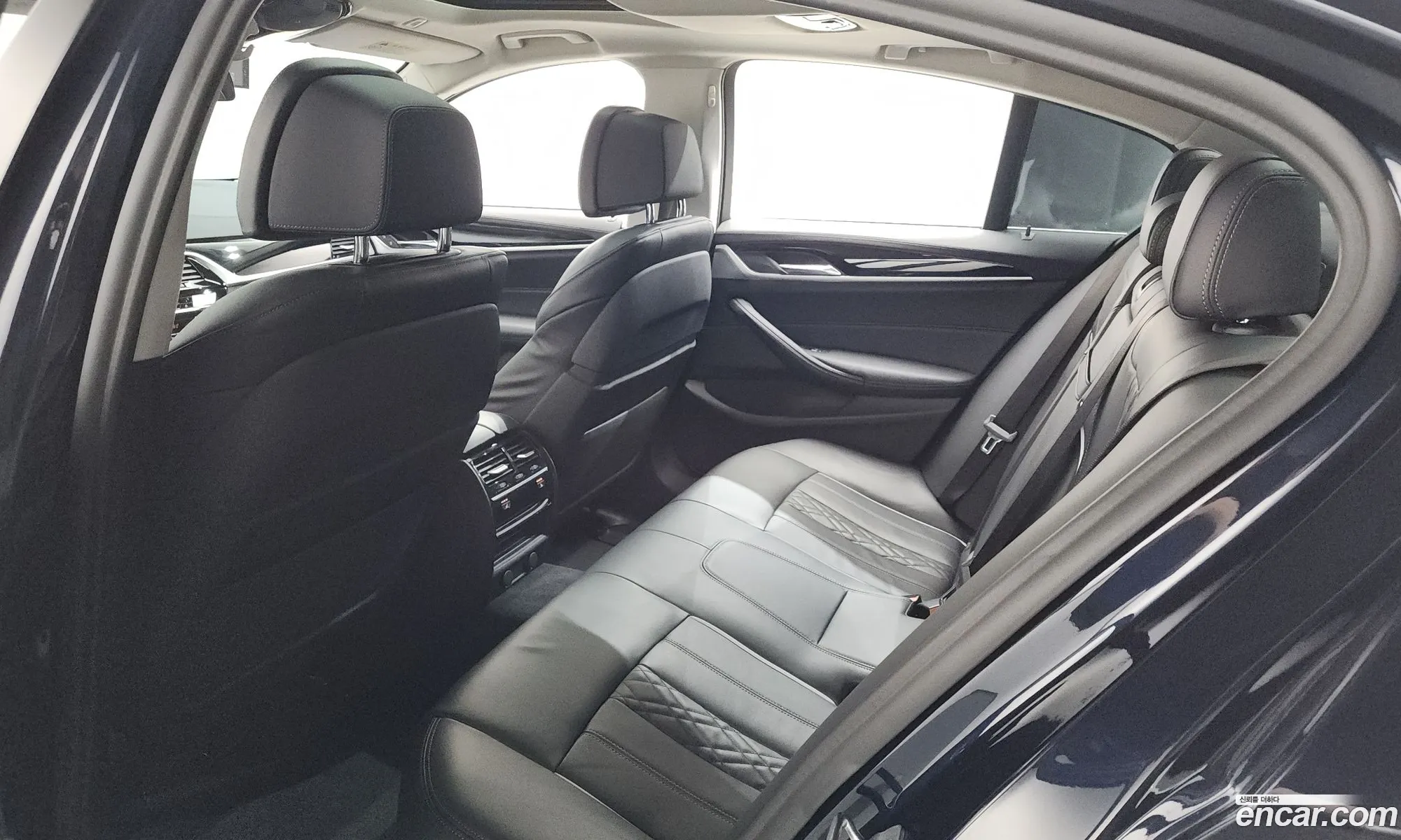 BMW 5 Series 2019 WBAJD3107KB318193 — 30