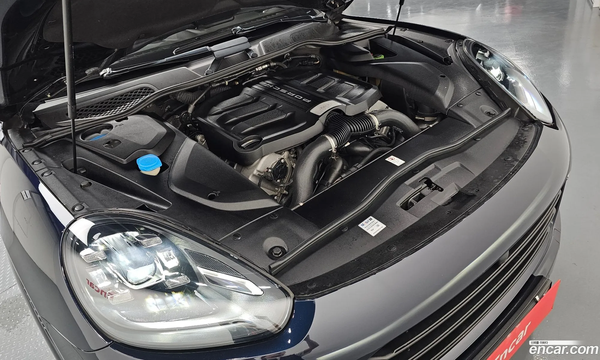 Porsche Cayenne 2017 WP1AD2926JLA80623 — 2