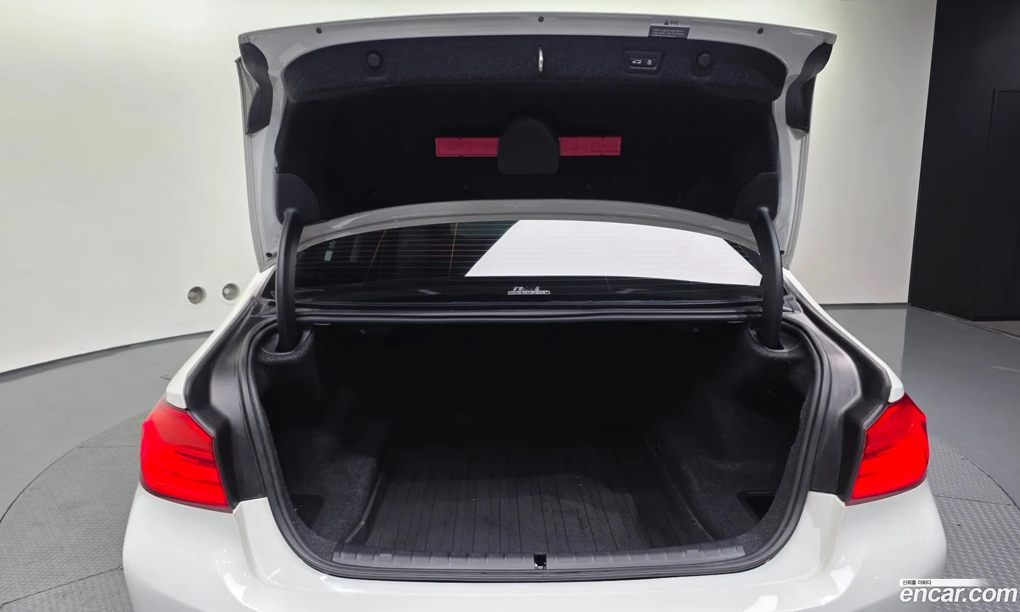 BMW 5 Series 2019 WBAJF310XLCD45946 — 7