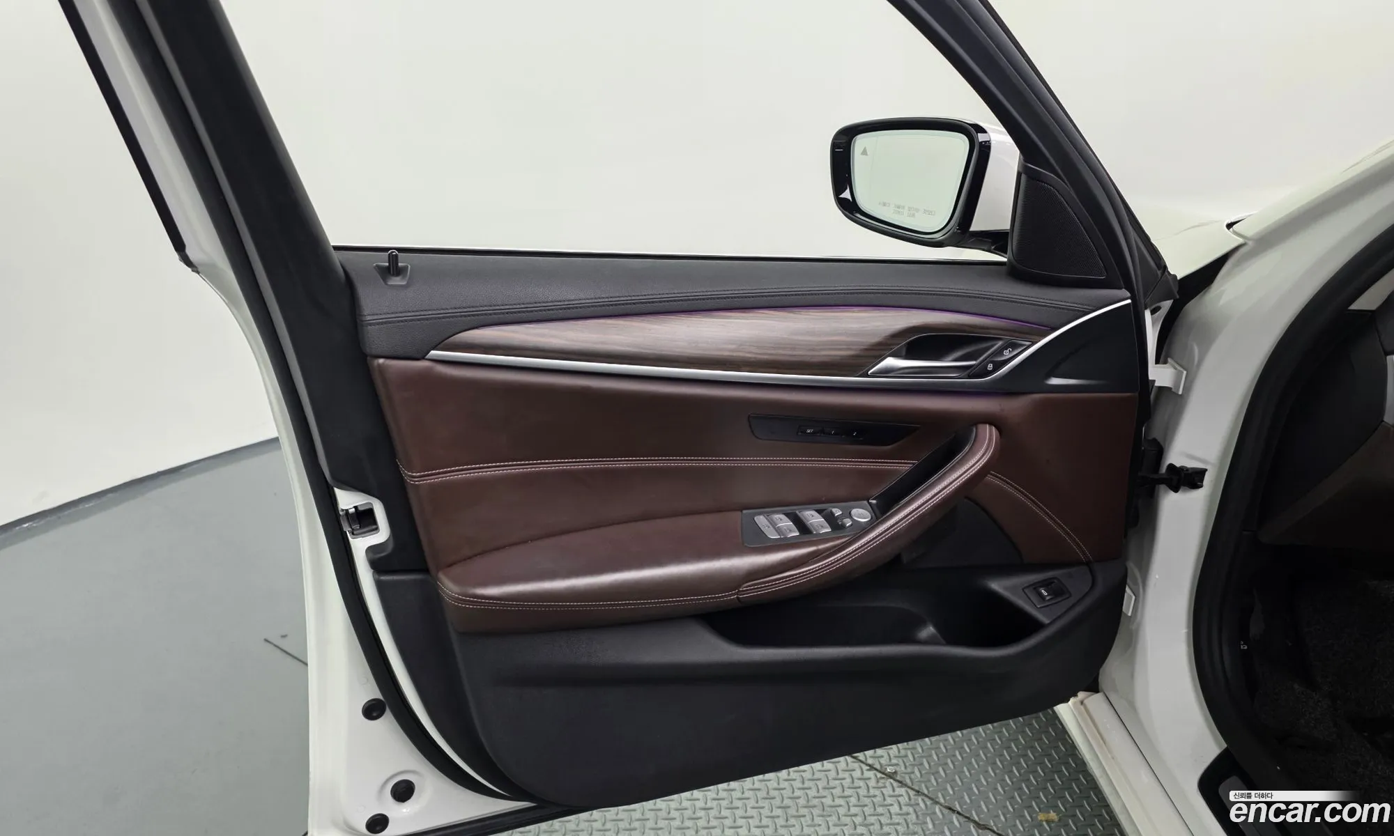 BMW 5 Series 2019 WBAJF310XLCD45946 — 31
