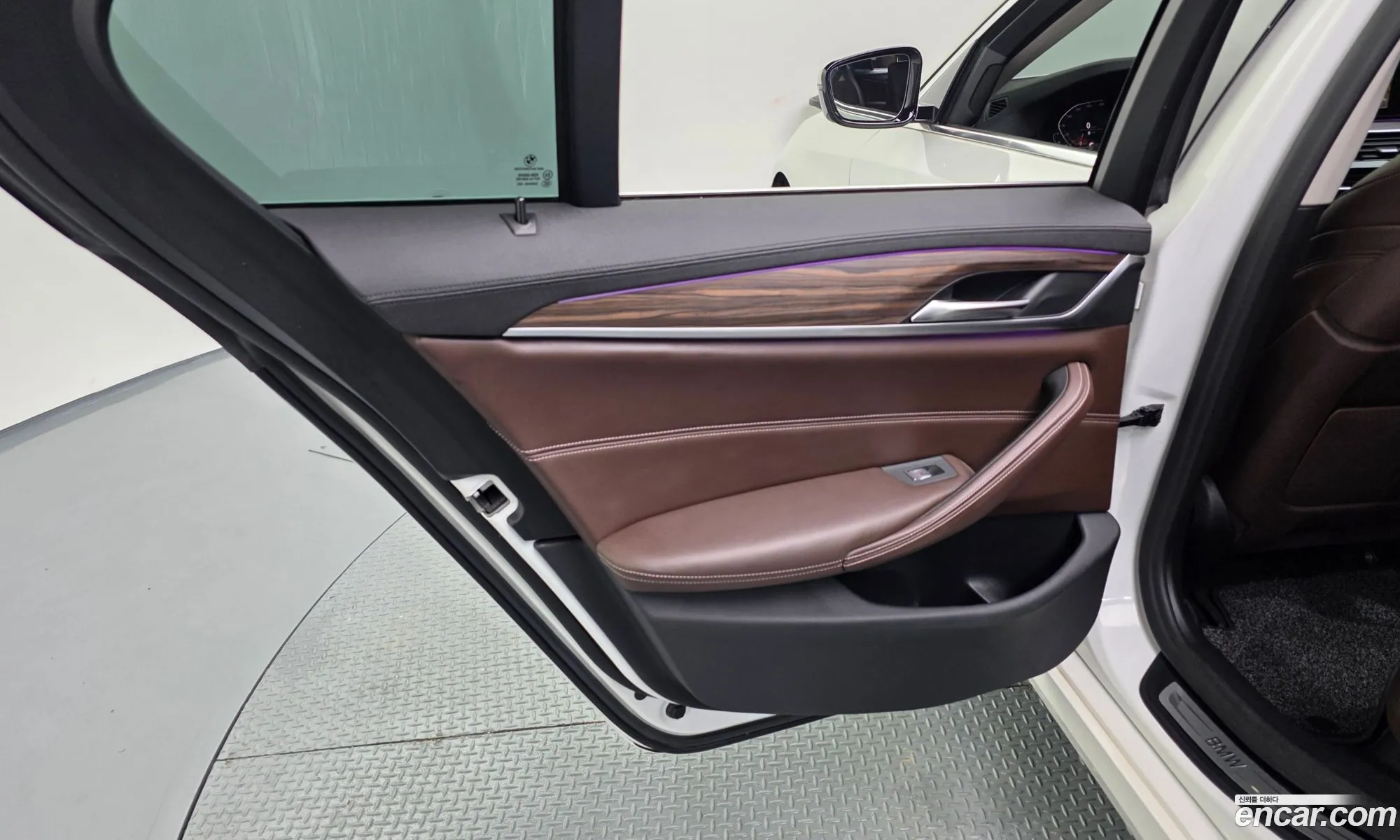 BMW 5 Series 2019 WBAJF310XLCD45946 — 4