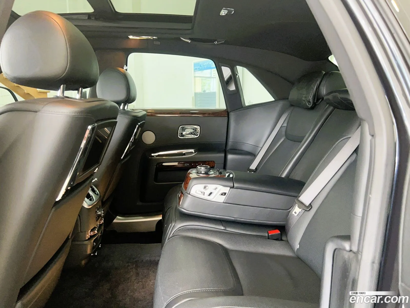 Rolls-Royce Ghost 2018 — 3