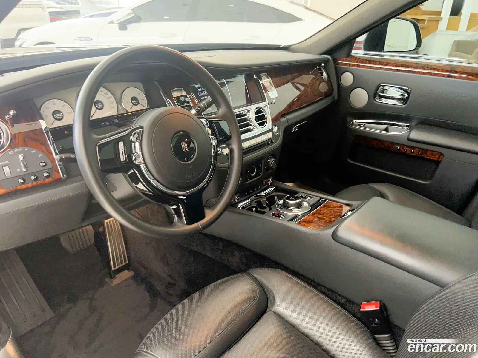 Rolls-Royce Ghost 2018 — 18