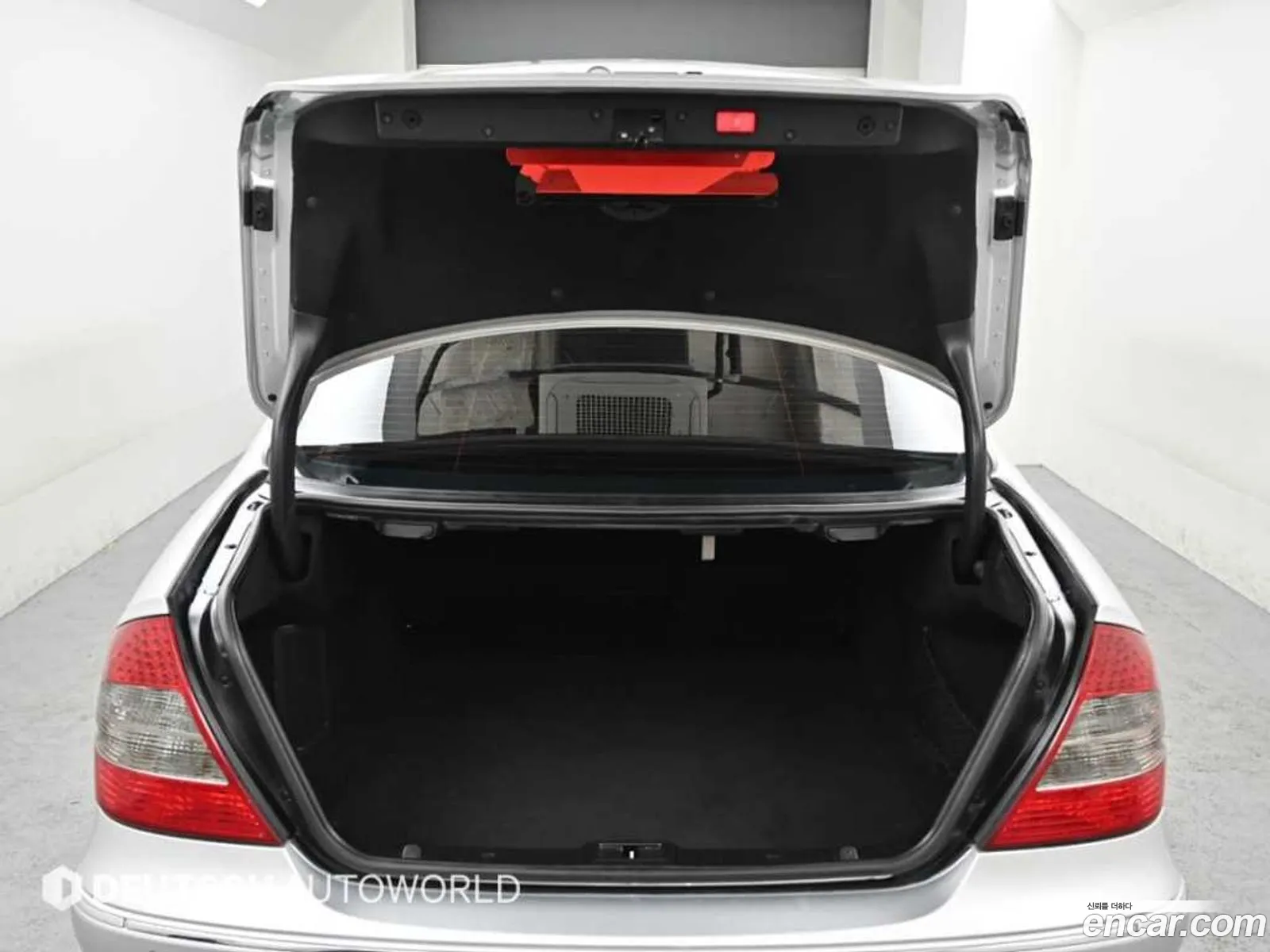 Mercedes-Benz E-Class W211 2009 — 9
