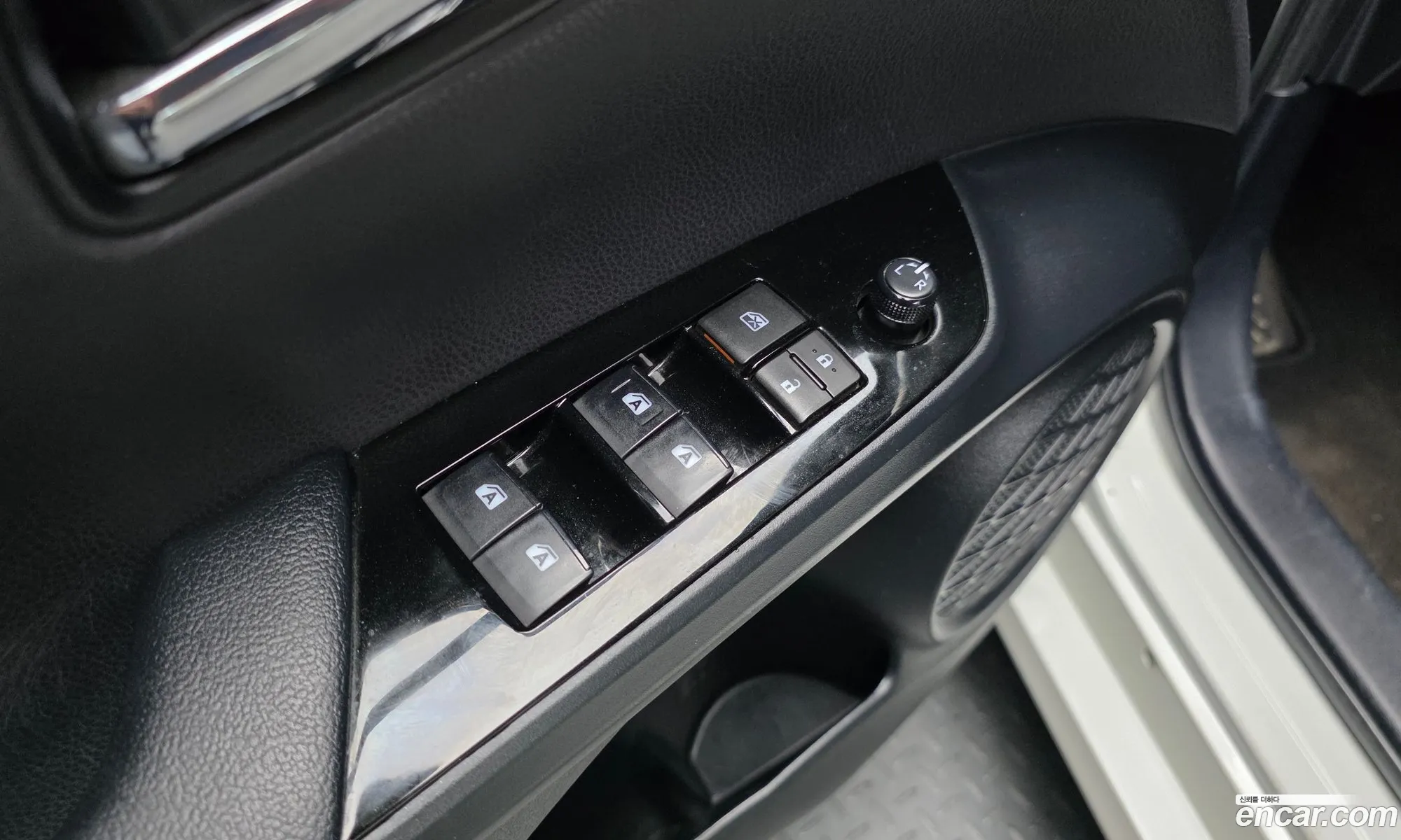 Toyota Prius 2018 JTDKBRFUXJ3600929 — 18