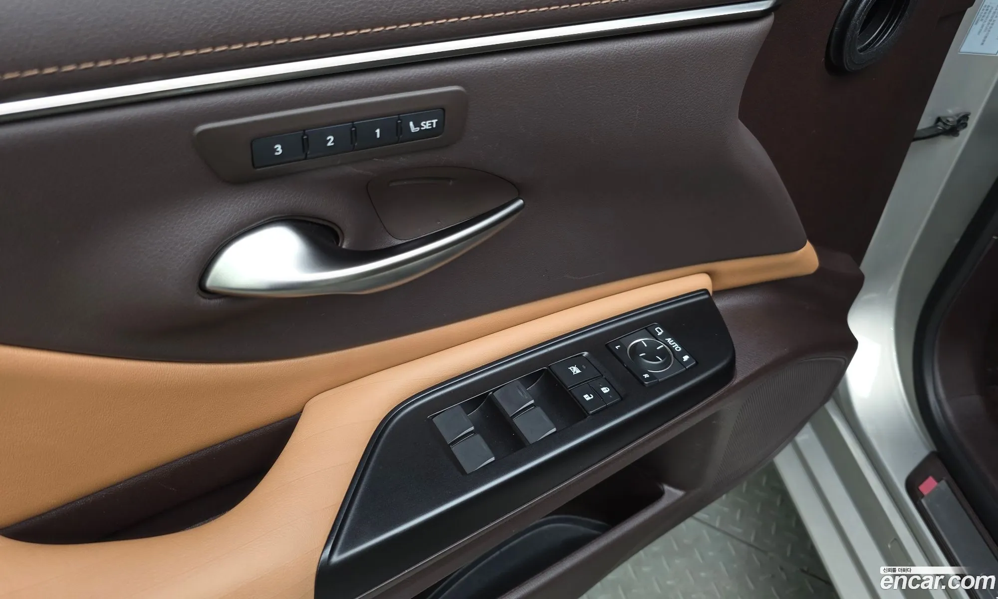 Lexus ES300h 7th Gen 2020 — 25