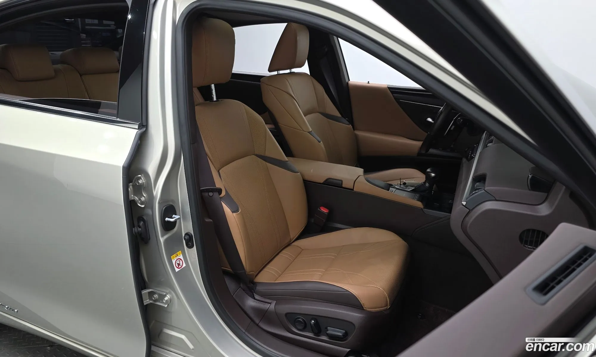 Lexus ES300h 7th Gen 2020 — 27