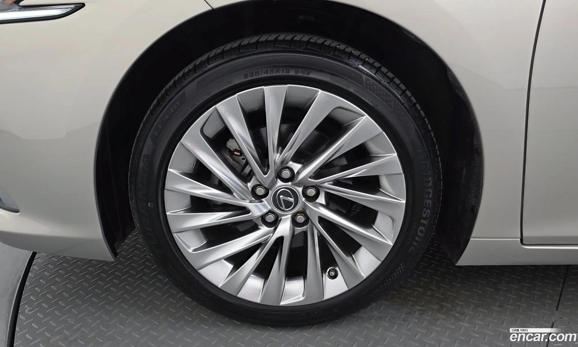 Lexus ES300h 7th Gen 2020 — 15