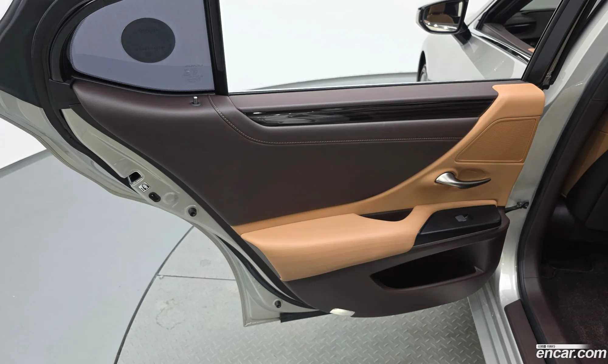Lexus ES300h 7th Gen 2020 — 3
