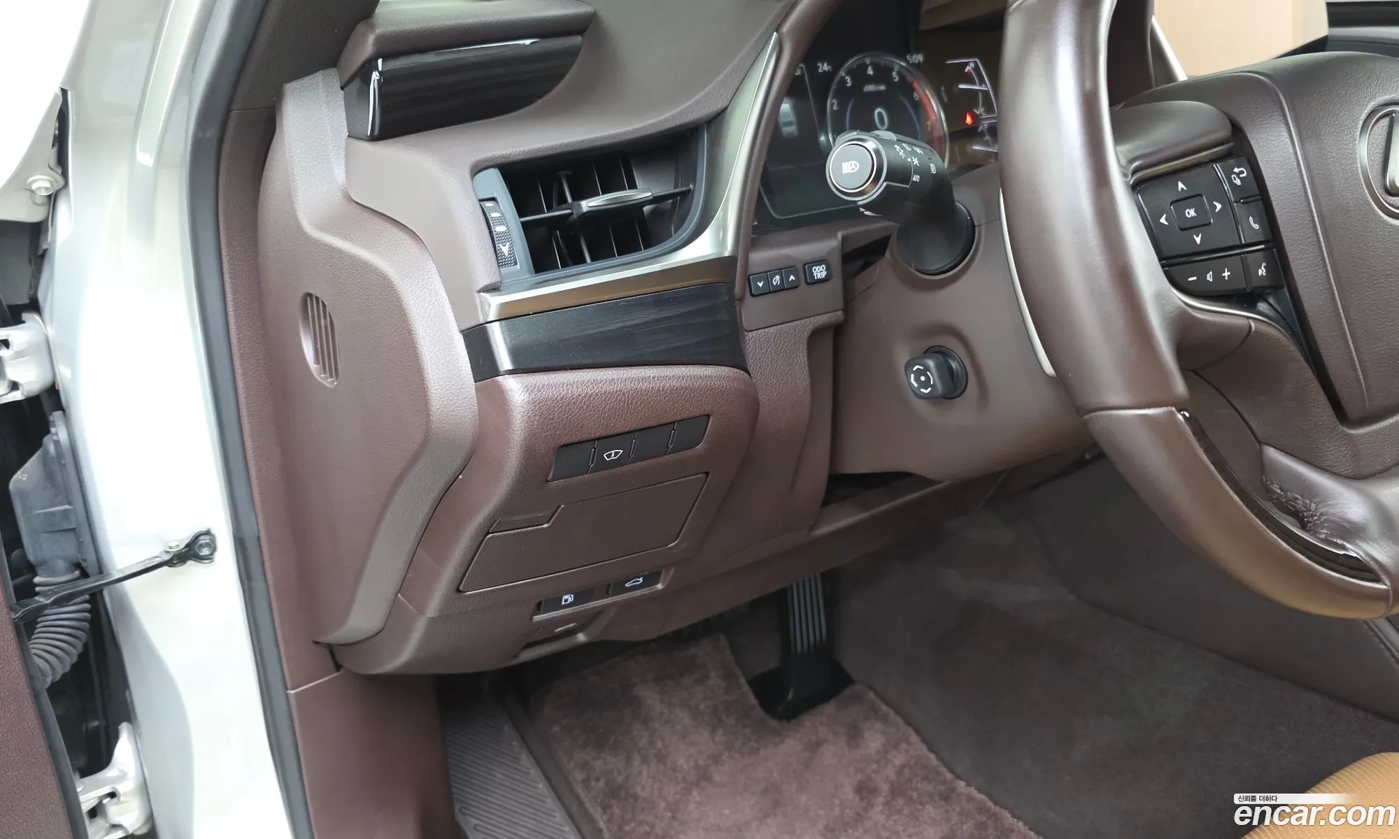 Lexus ES300h 7th Gen 2020 — 4