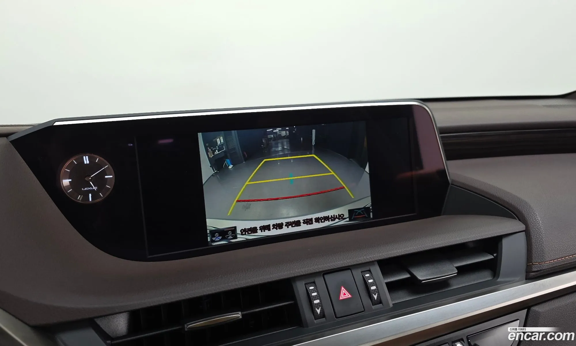 Lexus ES300h 7th Gen 2020 — 24