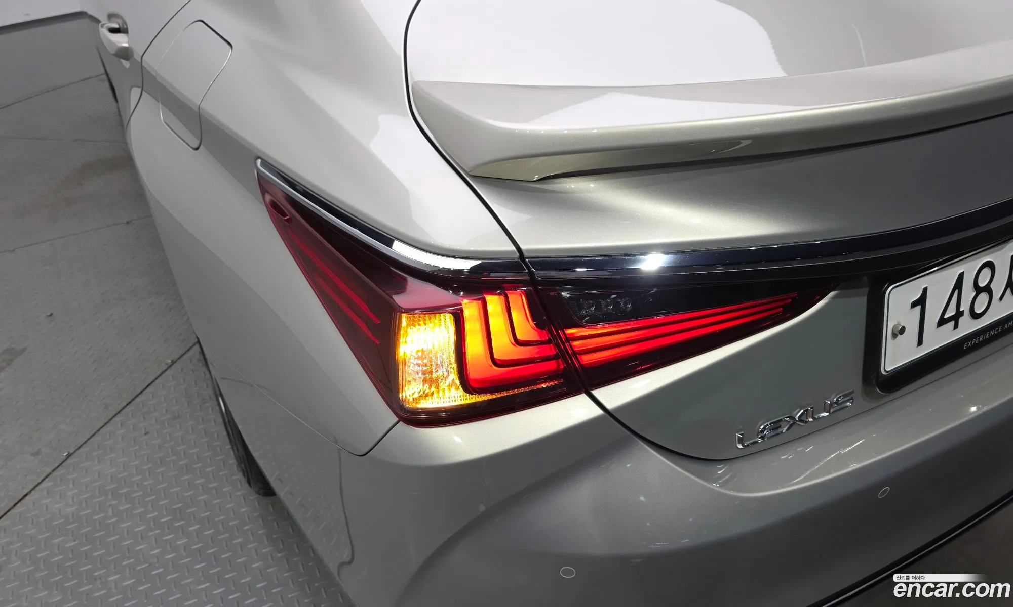 Lexus ES300h 7th Gen 2020 — 17