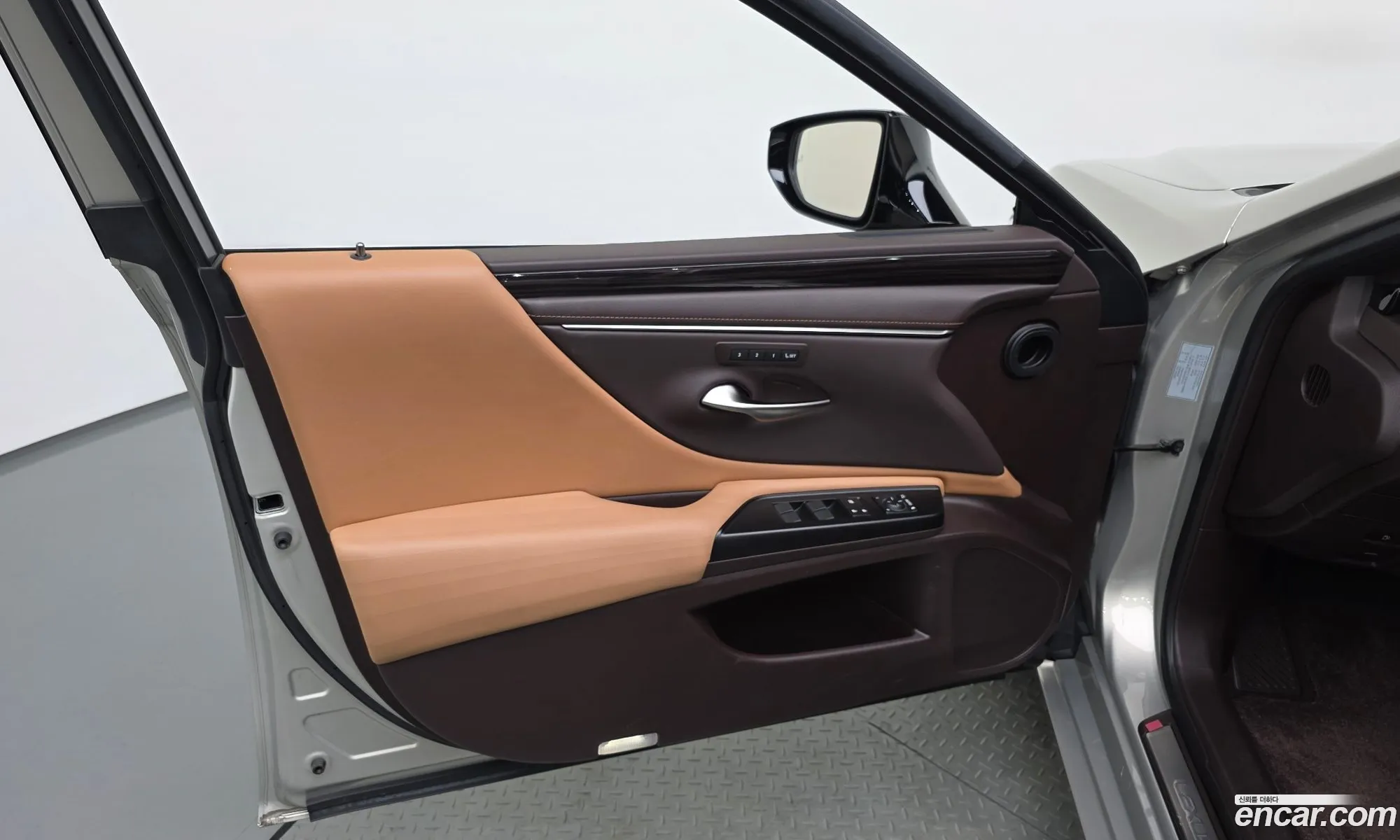 Lexus ES300h 7th Gen 2020 — 26