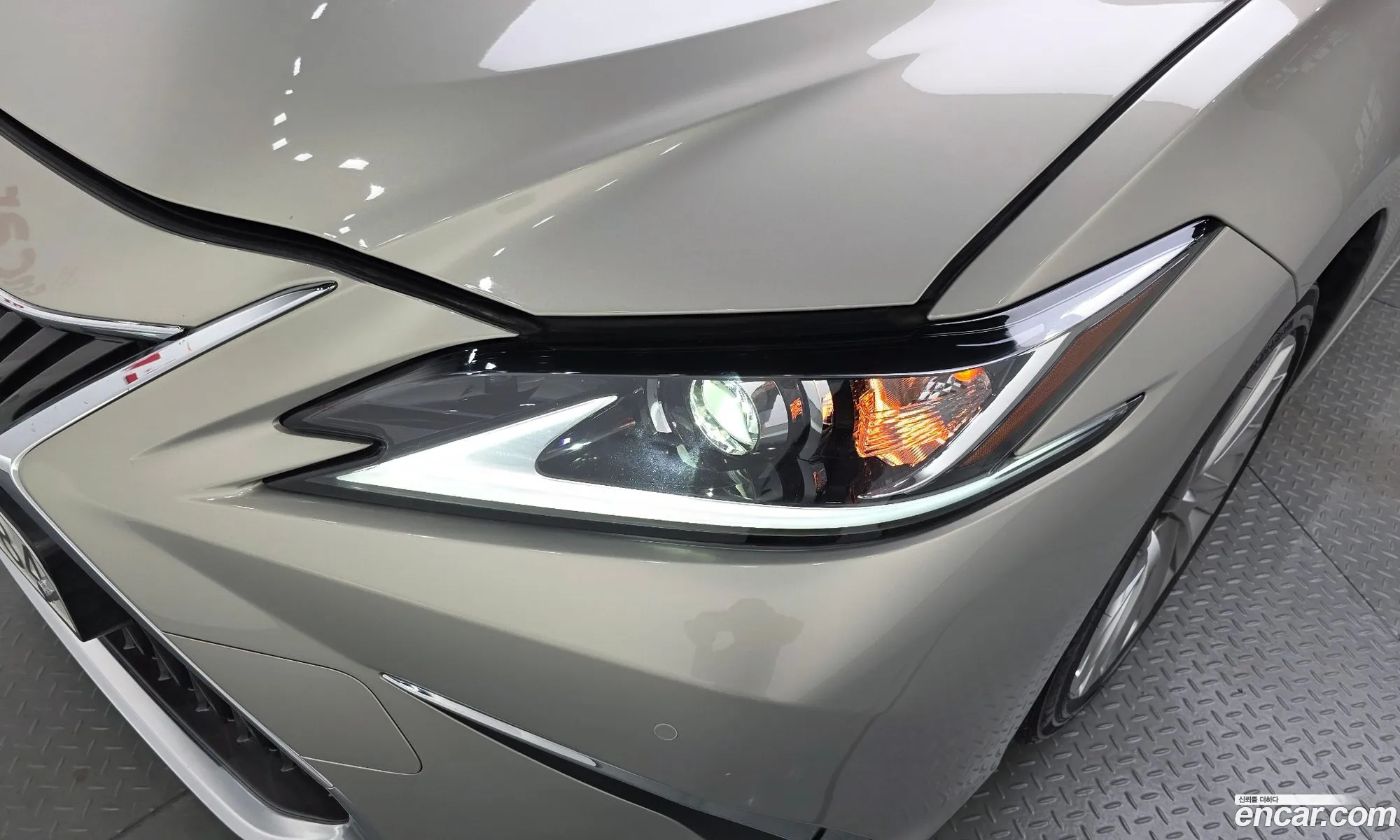 Lexus ES300h 7th Gen 2020 — 19