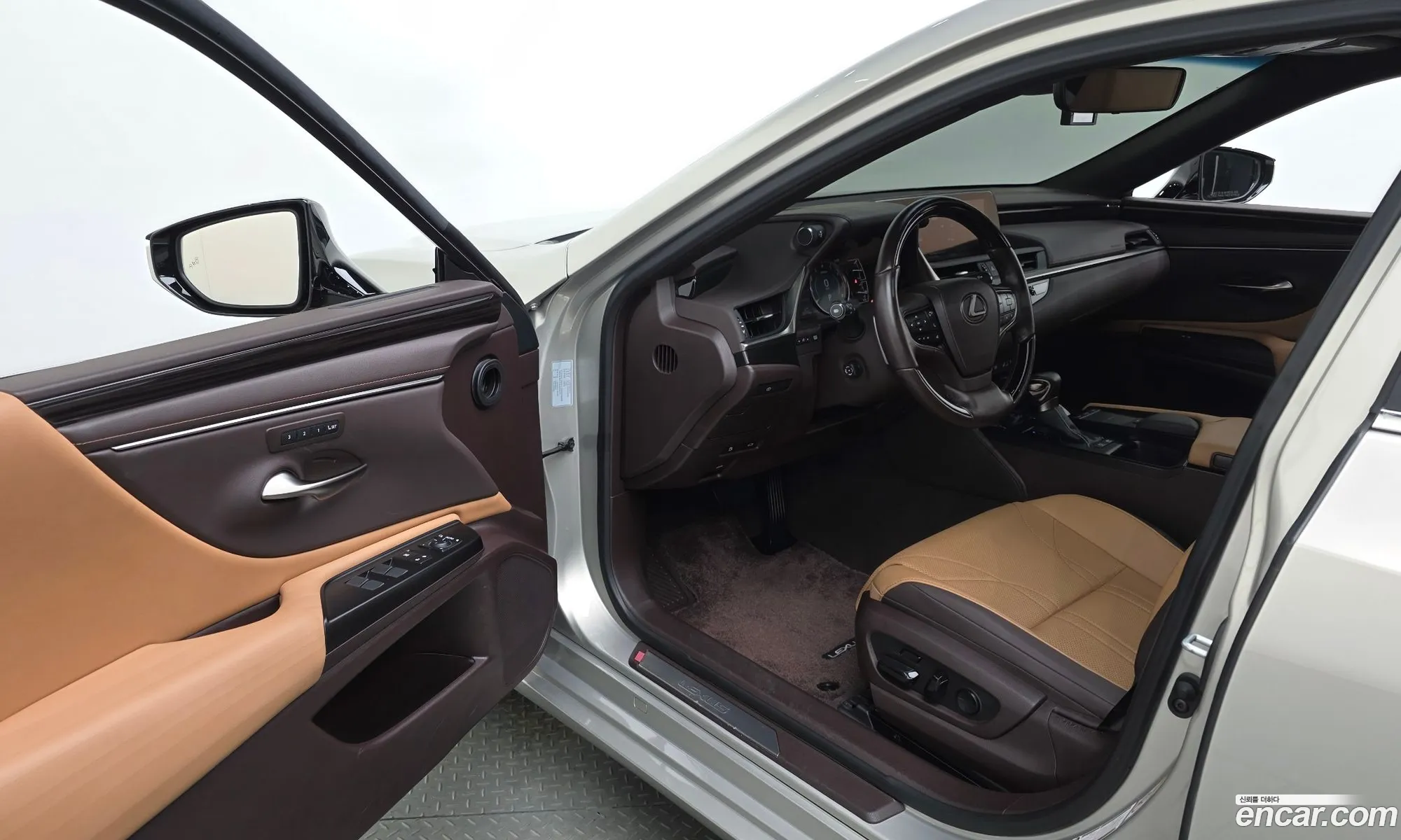 Lexus ES300h 7th Gen 2020 — 21