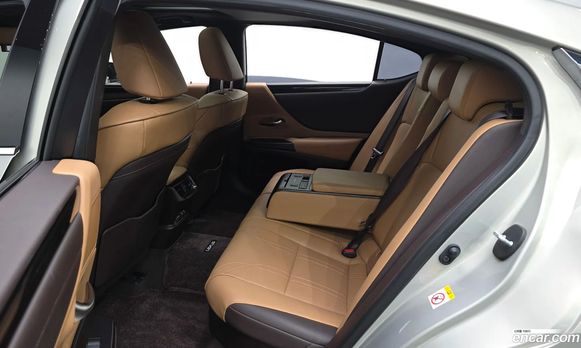 Lexus ES300h 7th Gen 2020 — 23