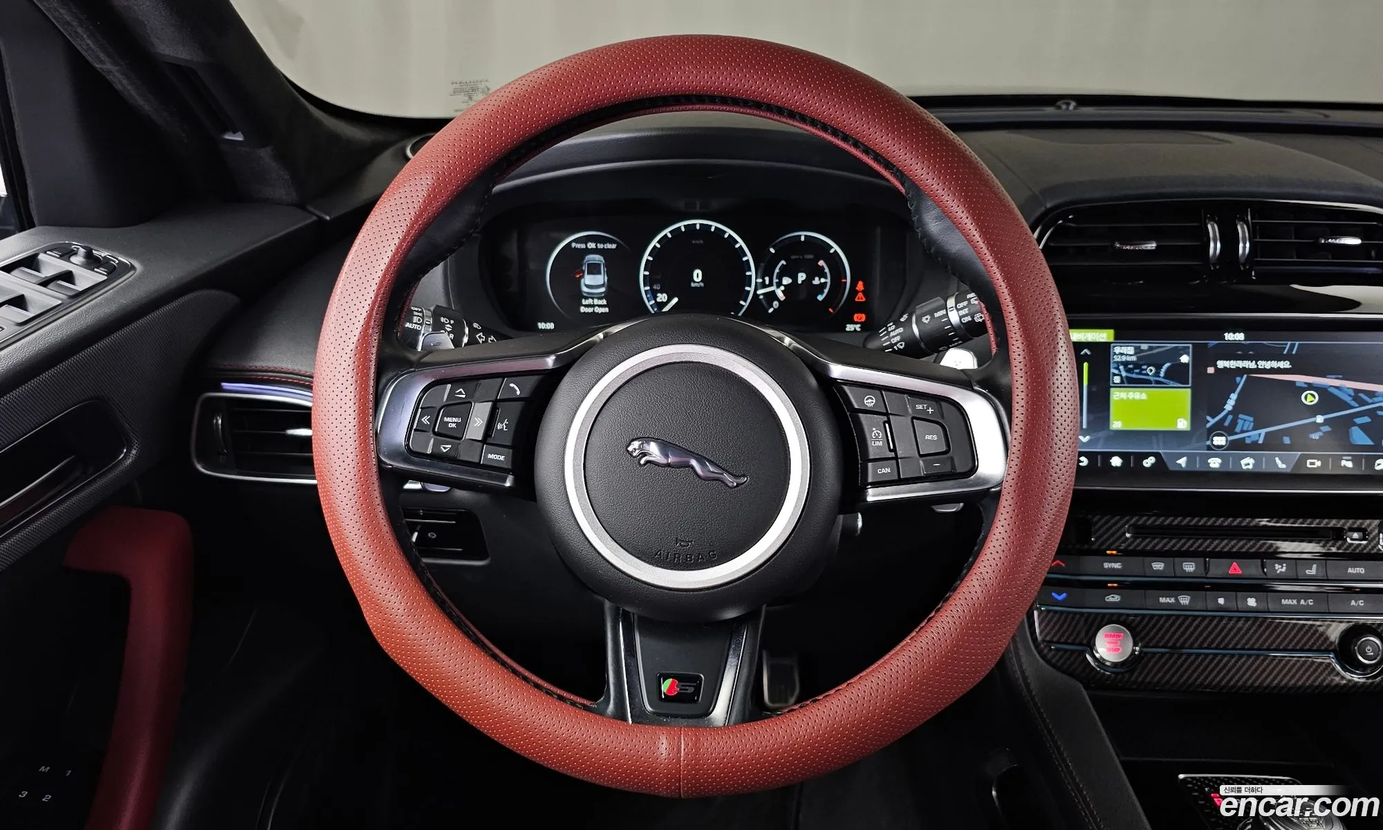 Jaguar F-Pace 2017 SADCA2BK9HA076959 — 12