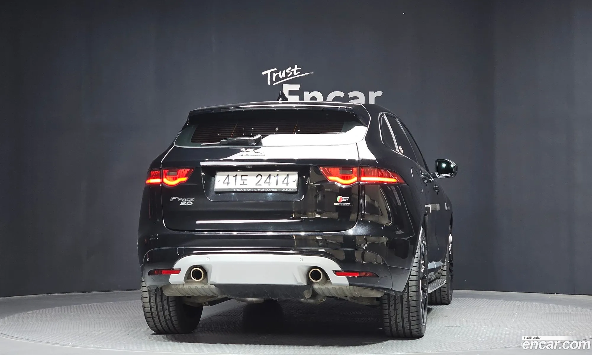 Jaguar F-Pace 2017 SADCA2BK9HA076959 — 9