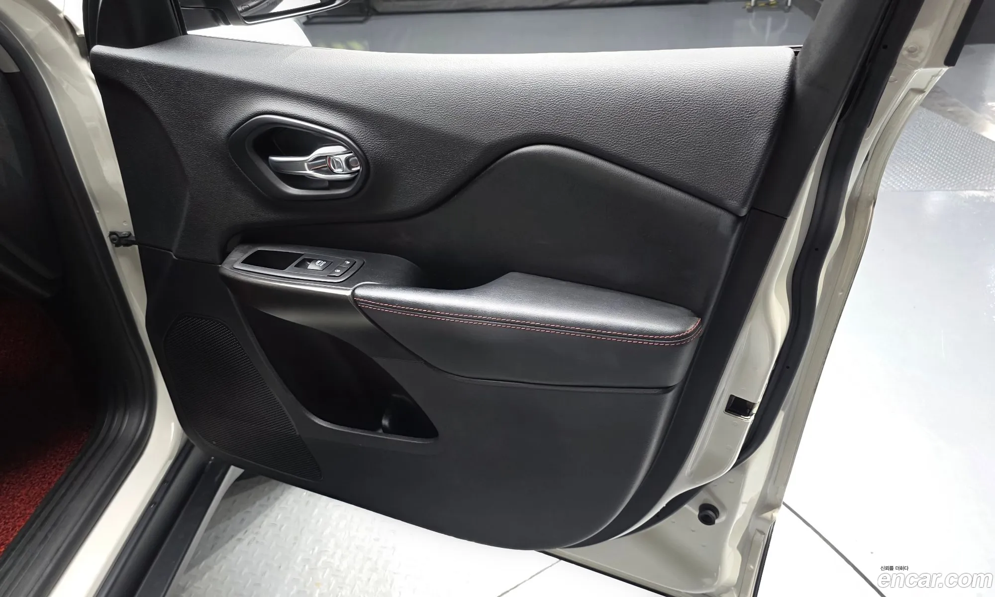 Jeep Cherokee 2019 1C4PJMBX7KD422890 — 31