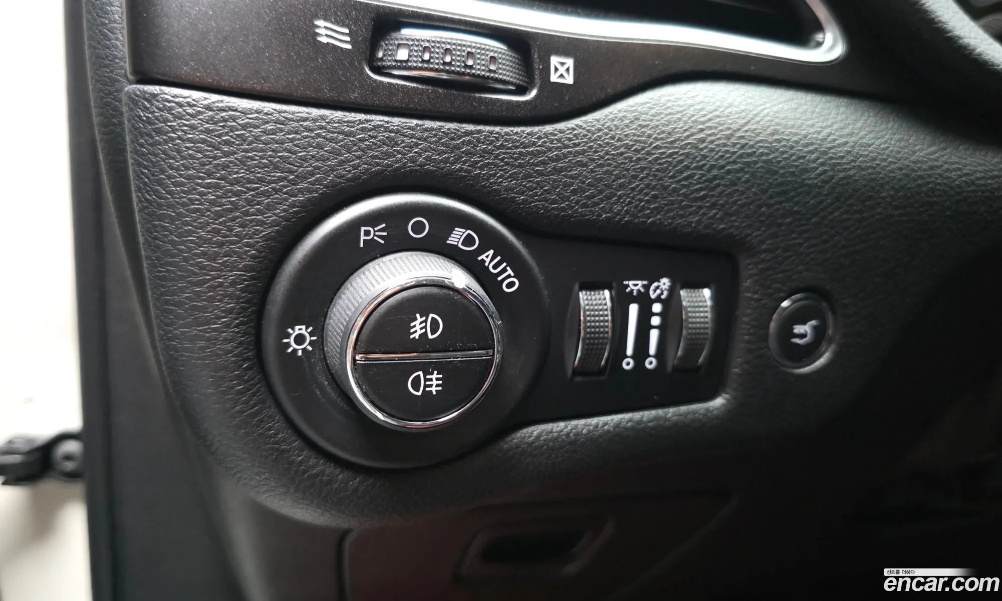 Jeep Cherokee 2019 1C4PJMBX7KD422890 — 26