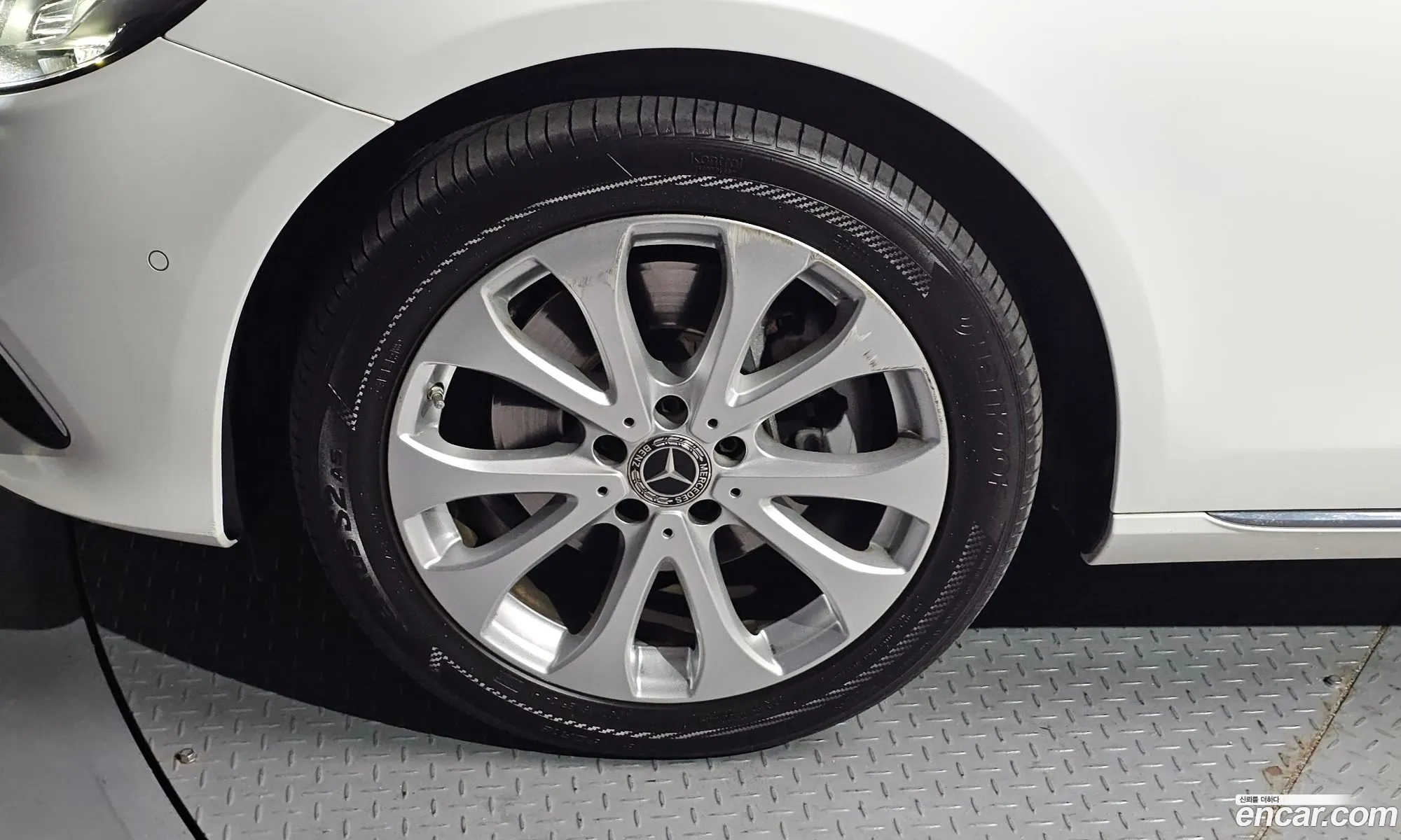 Mercedes-Benz E-Class W213 2019 WDDZF0EB2KA668532 — 8
