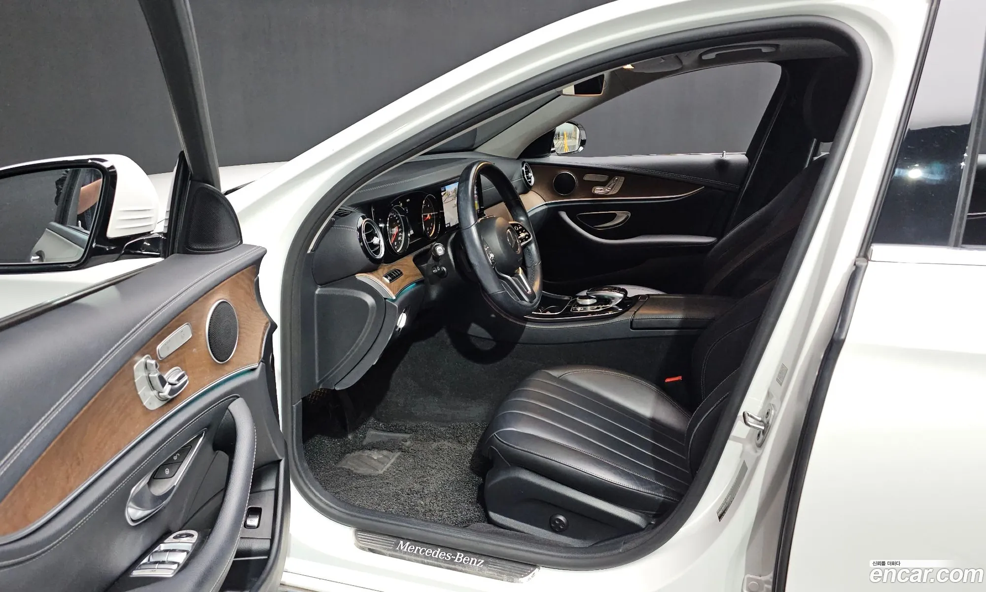 Mercedes-Benz E-Class W213 2019 WDDZF0EB2KA668532 — 17