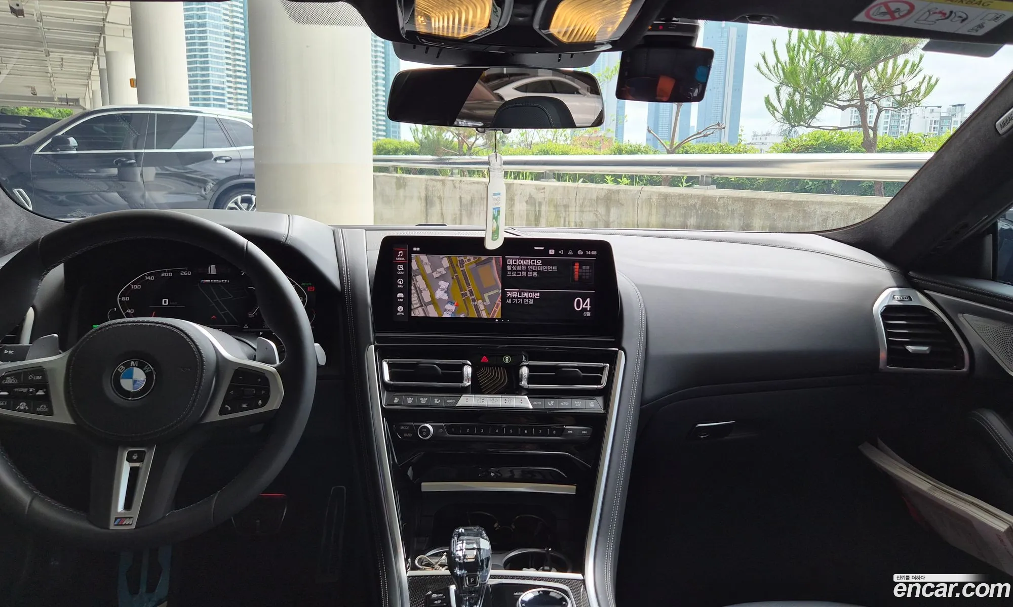 BMW 8 Series 2025 — 11