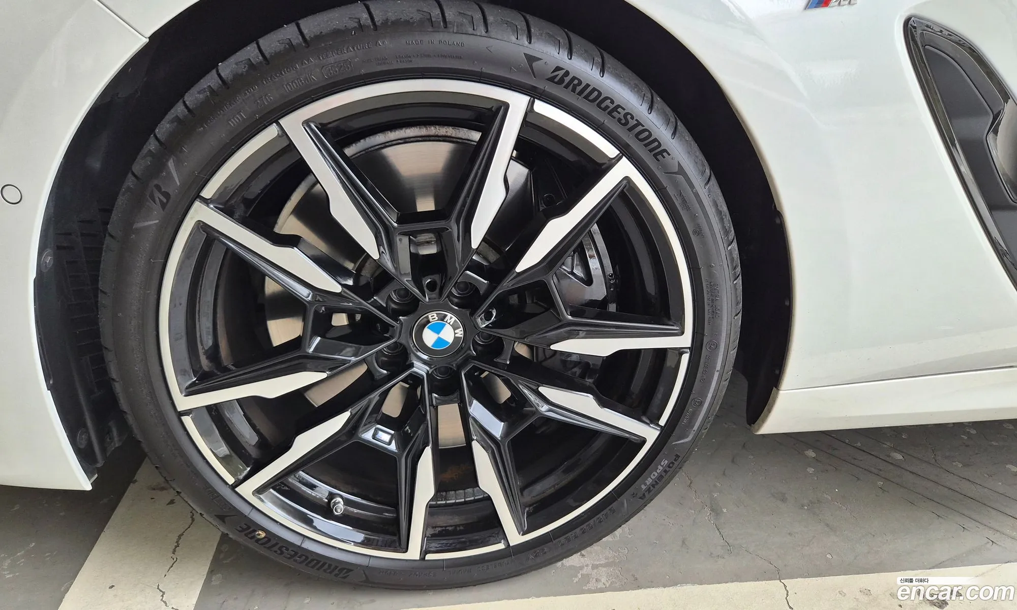 BMW 8 Series 2025 — 18